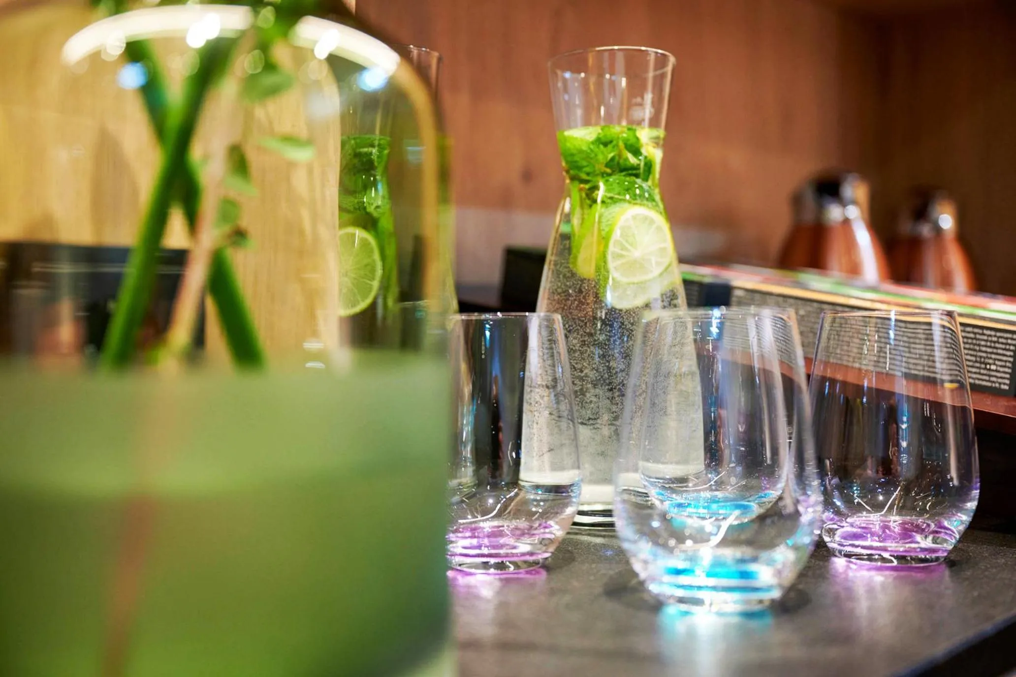 Drinks in Wellness und Brunch Hotel MorgenZeit beheizter Naturteich Genuss Frühstück bis 13 Uhr Hochkönig Sommercard