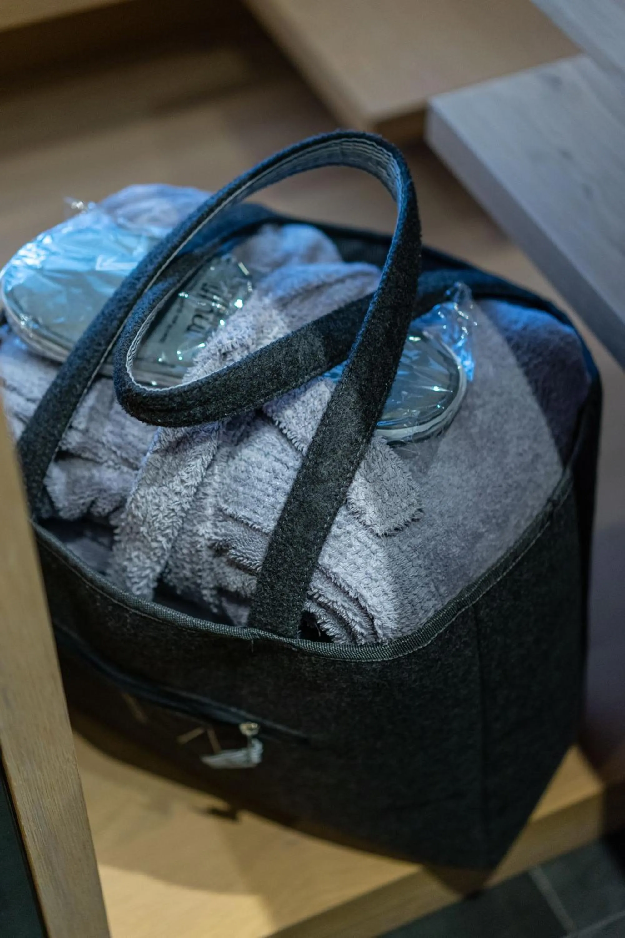 Spa and wellness centre/facilities in Wellness und Brunch Hotel MorgenZeit beheizter Naturteich Genuss Frühstück bis 13 Uhr Hochkönig Sommercard