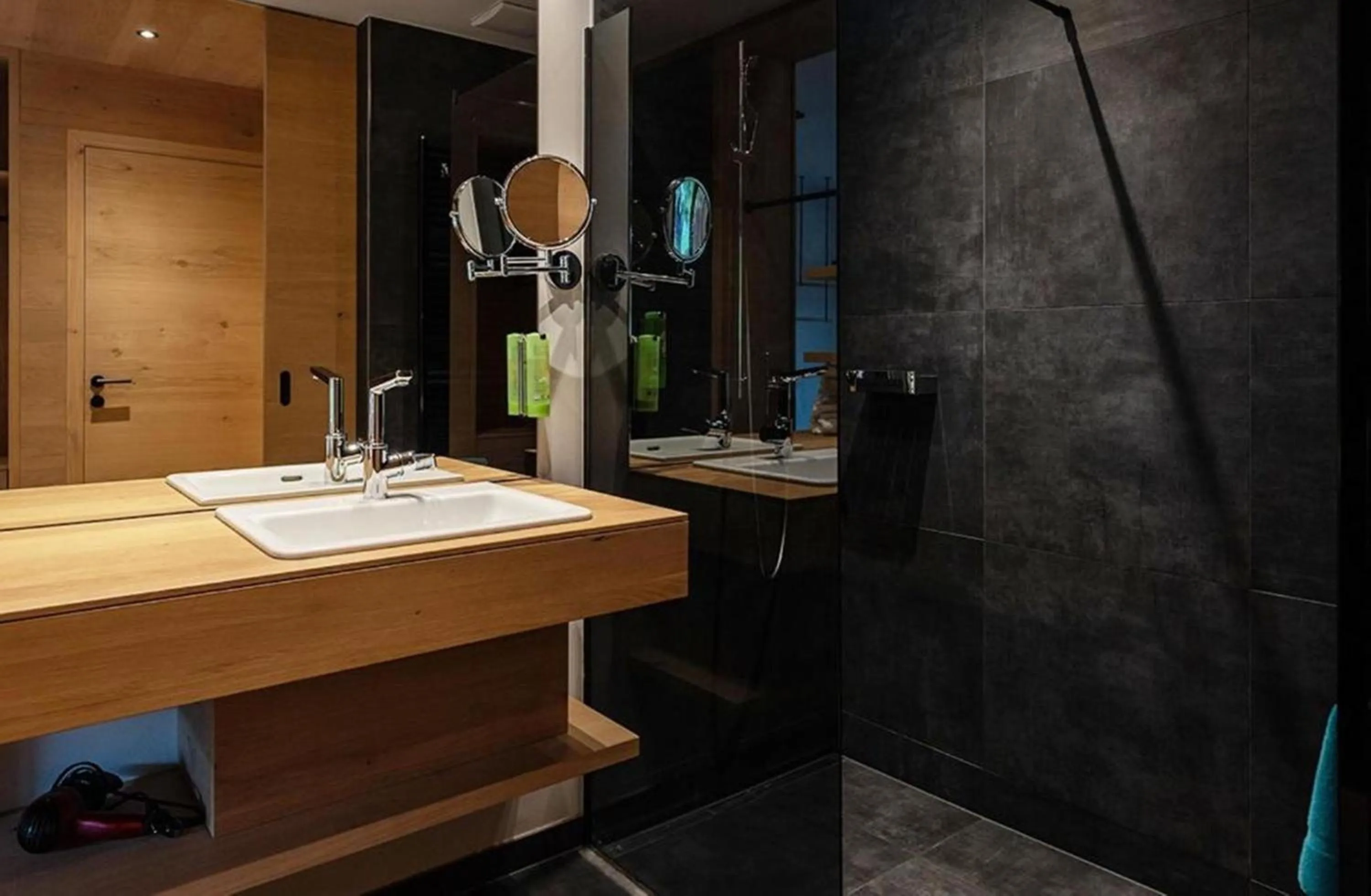 Bathroom in Wellness und Brunch Hotel MorgenZeit beheizter Naturteich Genuss Frühstück bis 13 Uhr Hochkönig Sommercard