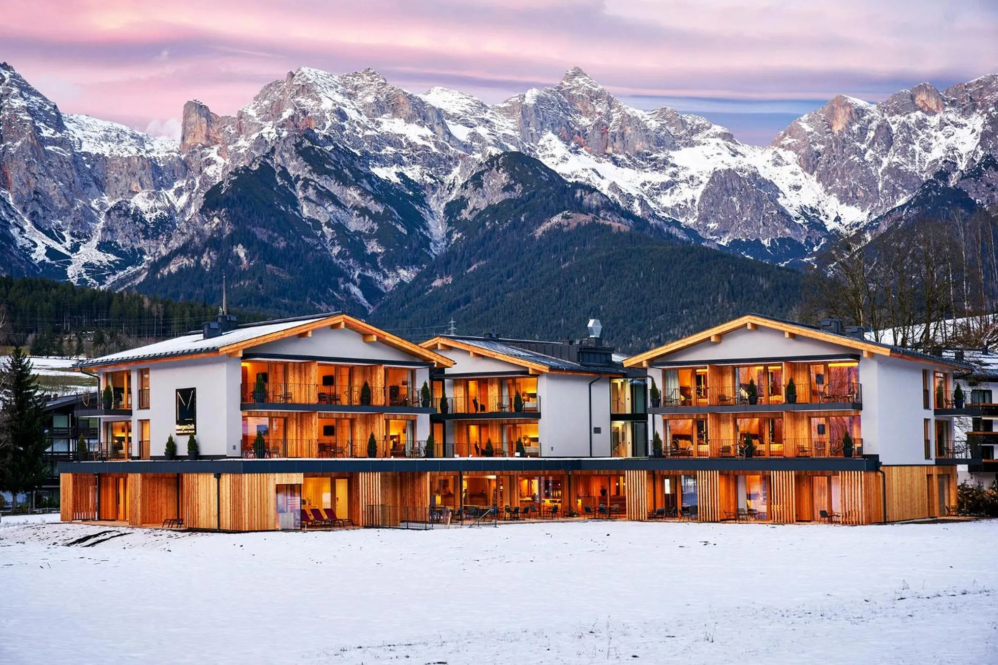 Facade/entrance in Wellness und Brunch Hotel MorgenZeit beheizter Naturteich Genuss Frühstück bis 13 Uhr Hochkönig Sommercard