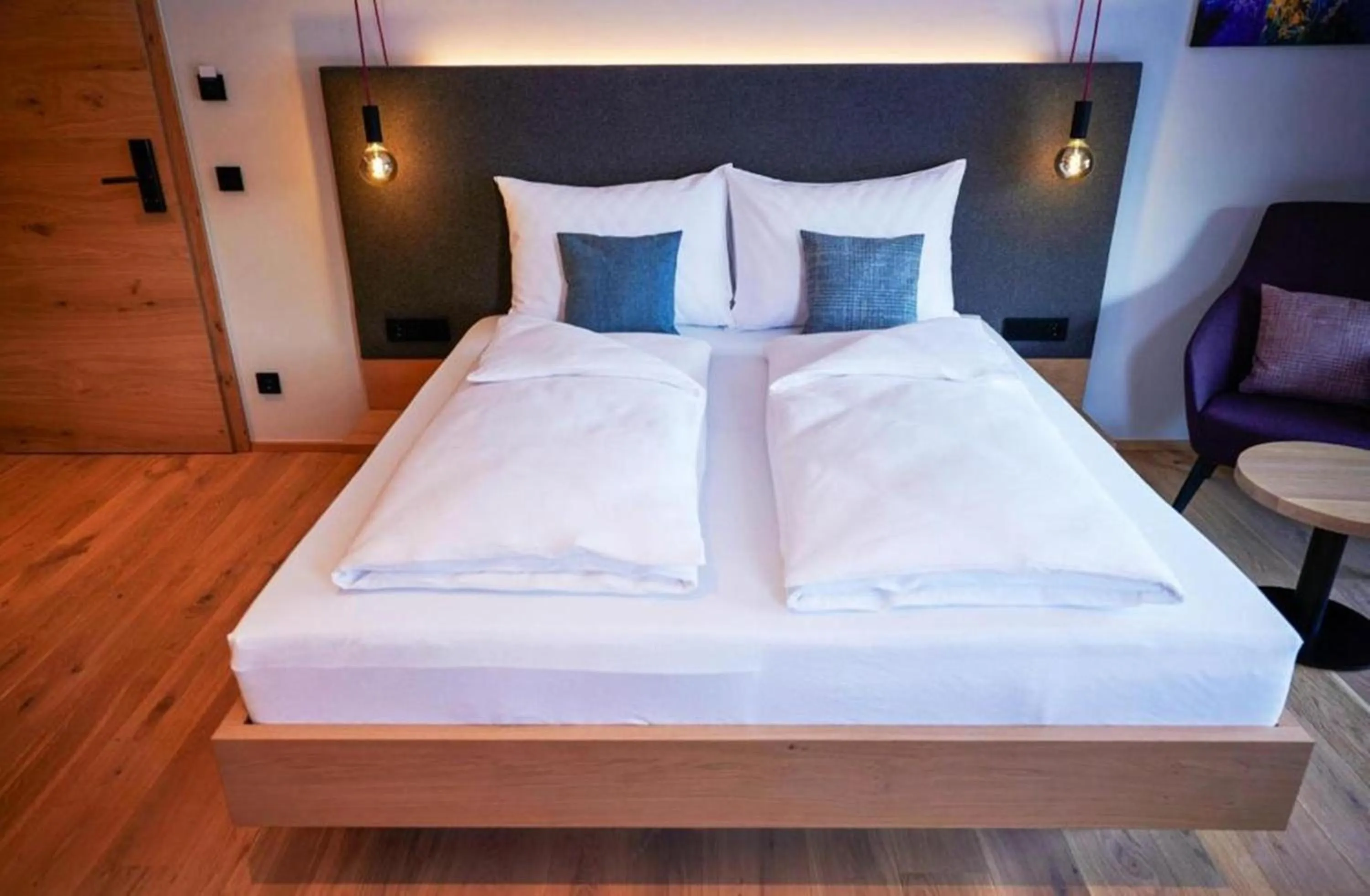 Bed in Wellness und Brunch Hotel MorgenZeit beheizter Naturteich Genuss Frühstück bis 13 Uhr Hochkönig Sommercard