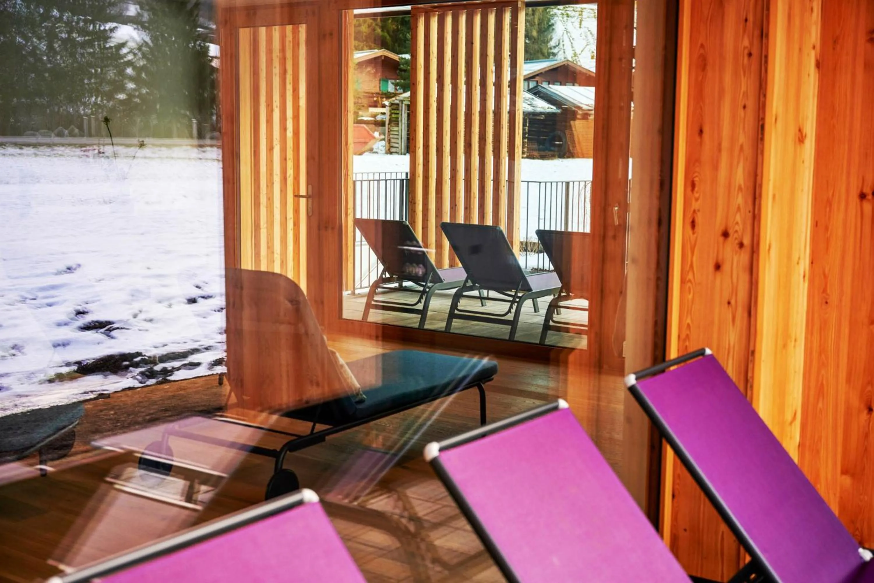 Balcony/Terrace in Wellness und Brunch Hotel MorgenZeit beheizter Naturteich Genuss Frühstück bis 13 Uhr Hochkönig Sommercard