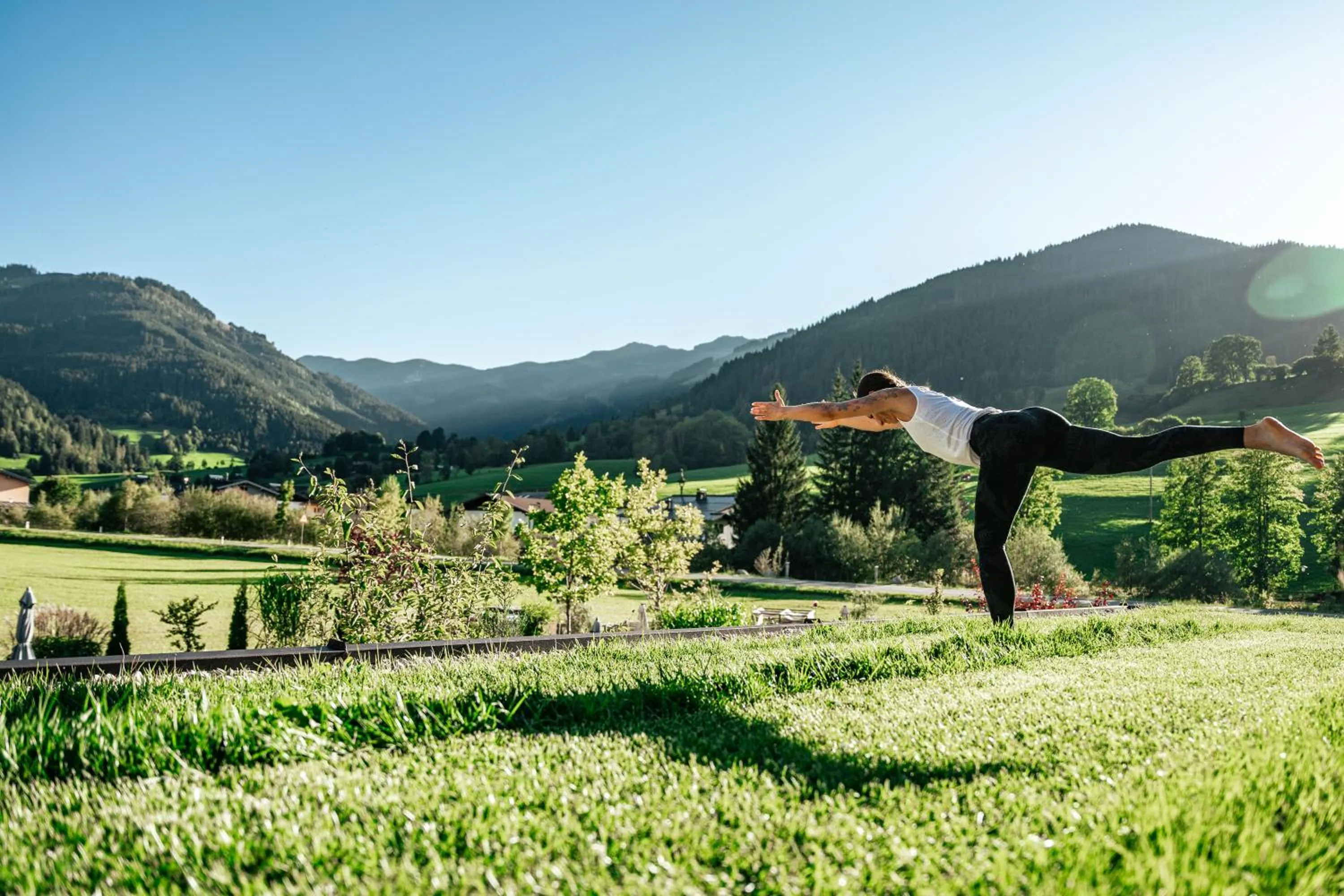 Swimming pool in Wellness und Brunch Hotel MorgenZeit beheizter Naturteich Genuss Frühstück bis 13 Uhr Hochkönig Sommercard