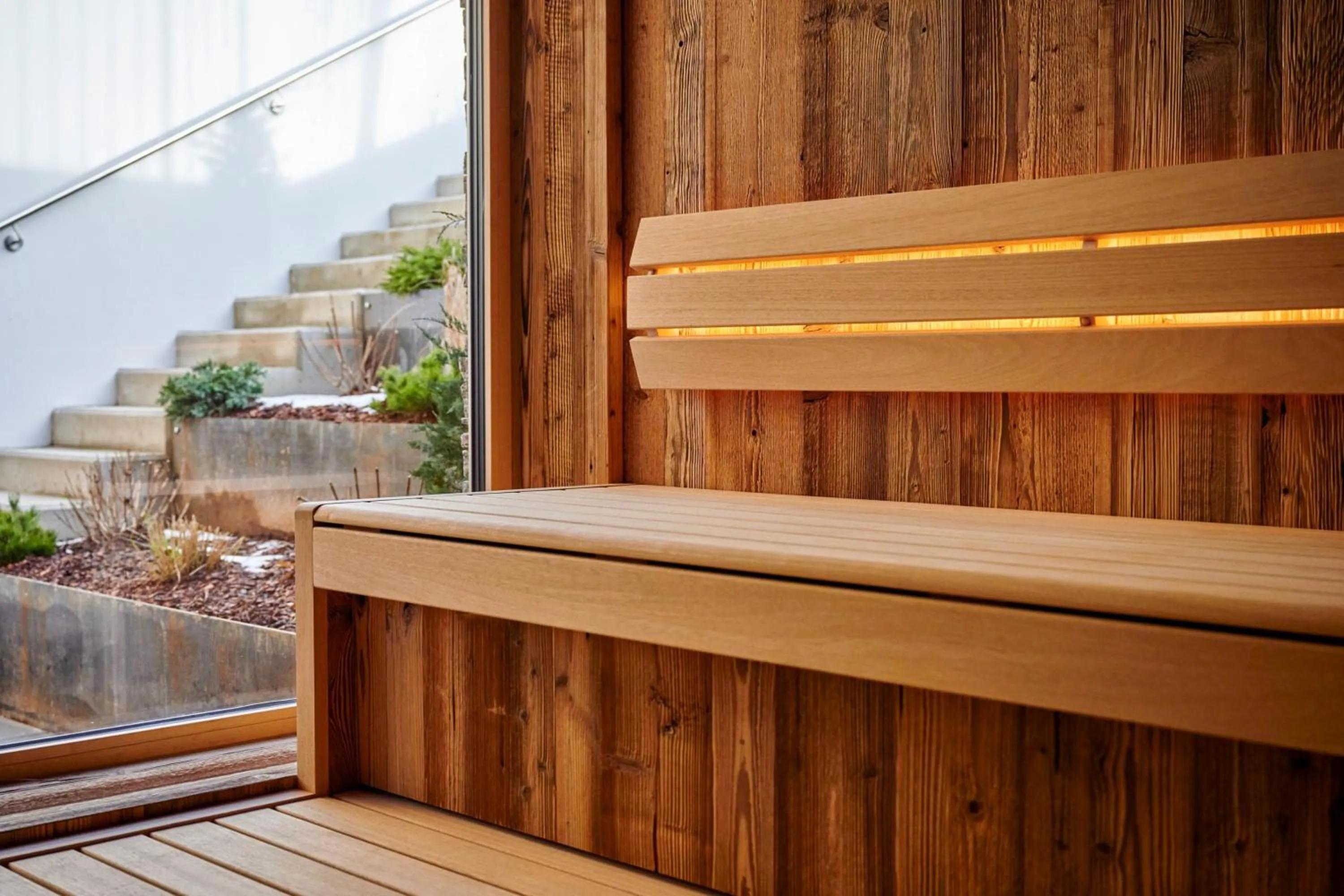 Sauna in Wellness und Brunch Hotel MorgenZeit beheizter Naturteich Genuss Frühstück bis 13 Uhr Hochkönig Sommercard