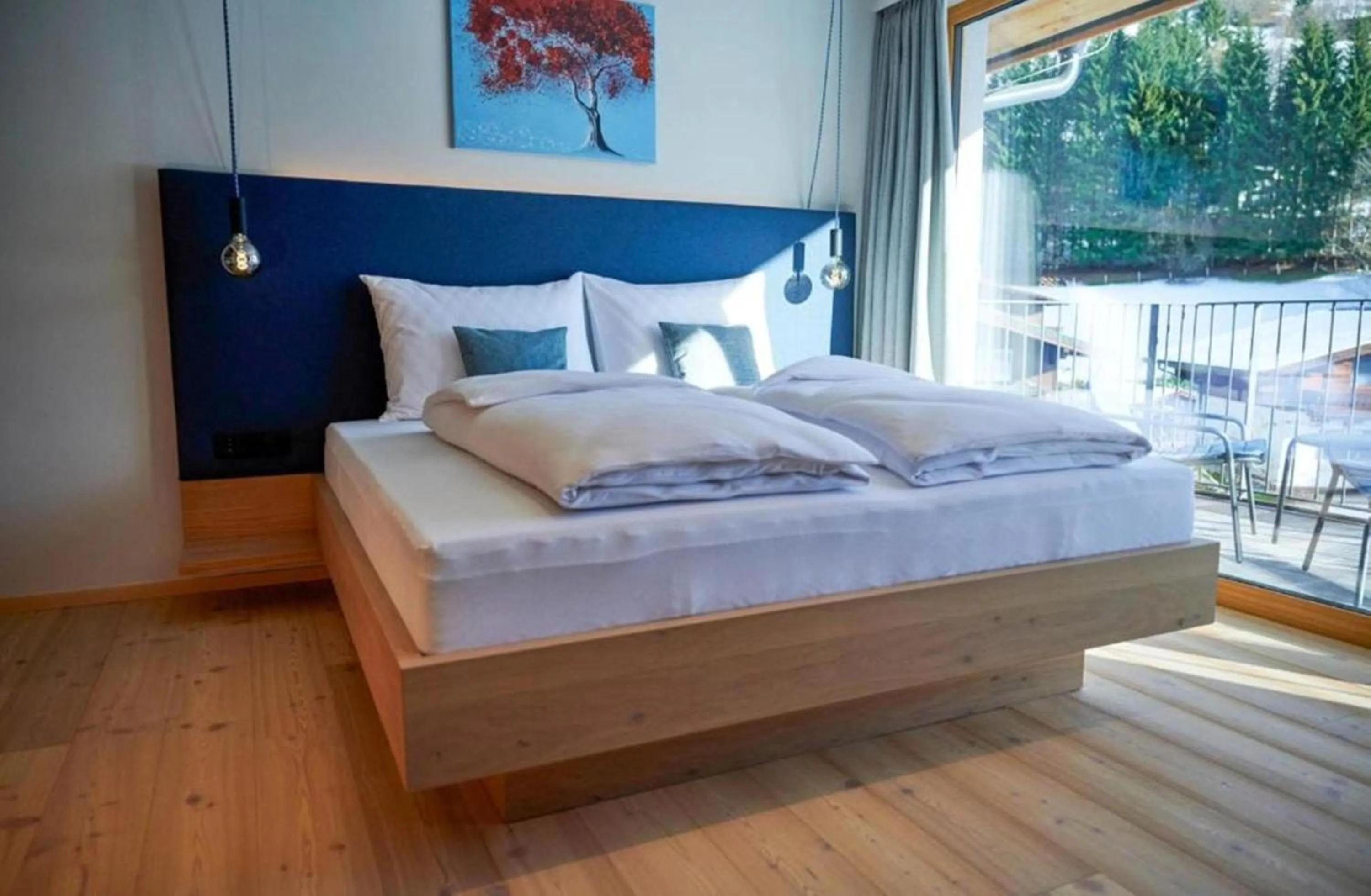 Bed in Wellness und Brunch Hotel MorgenZeit beheizter Naturteich Genuss Frühstück bis 13 Uhr Hochkönig Sommercard