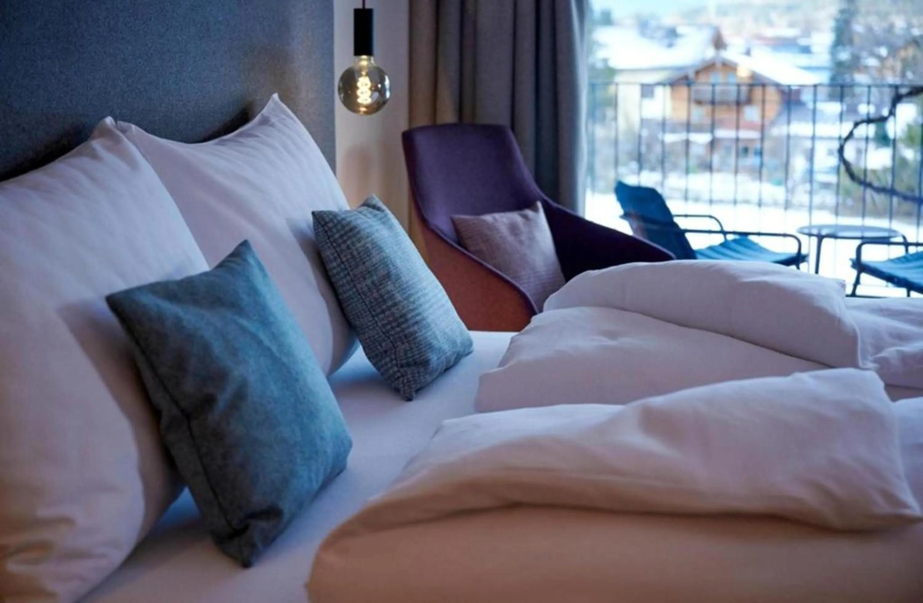 Bed in Wellness und Brunch Hotel MorgenZeit beheizter Naturteich Genuss Frühstück bis 13 Uhr Hochkönig Sommercard