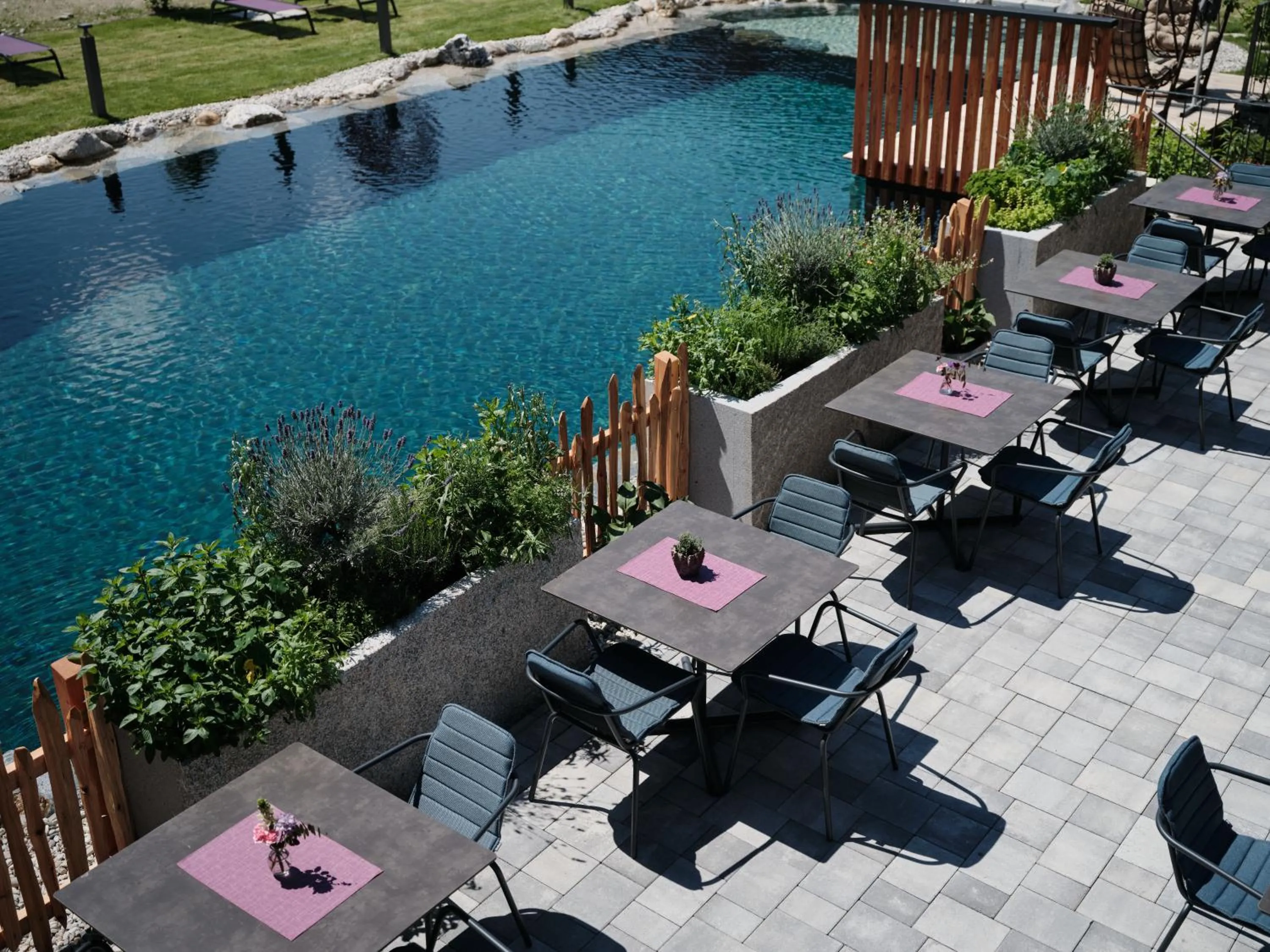 Property building in Wellness und Brunch Hotel MorgenZeit beheizter Naturteich Genuss Frühstück bis 13 Uhr Hochkönig Sommercard