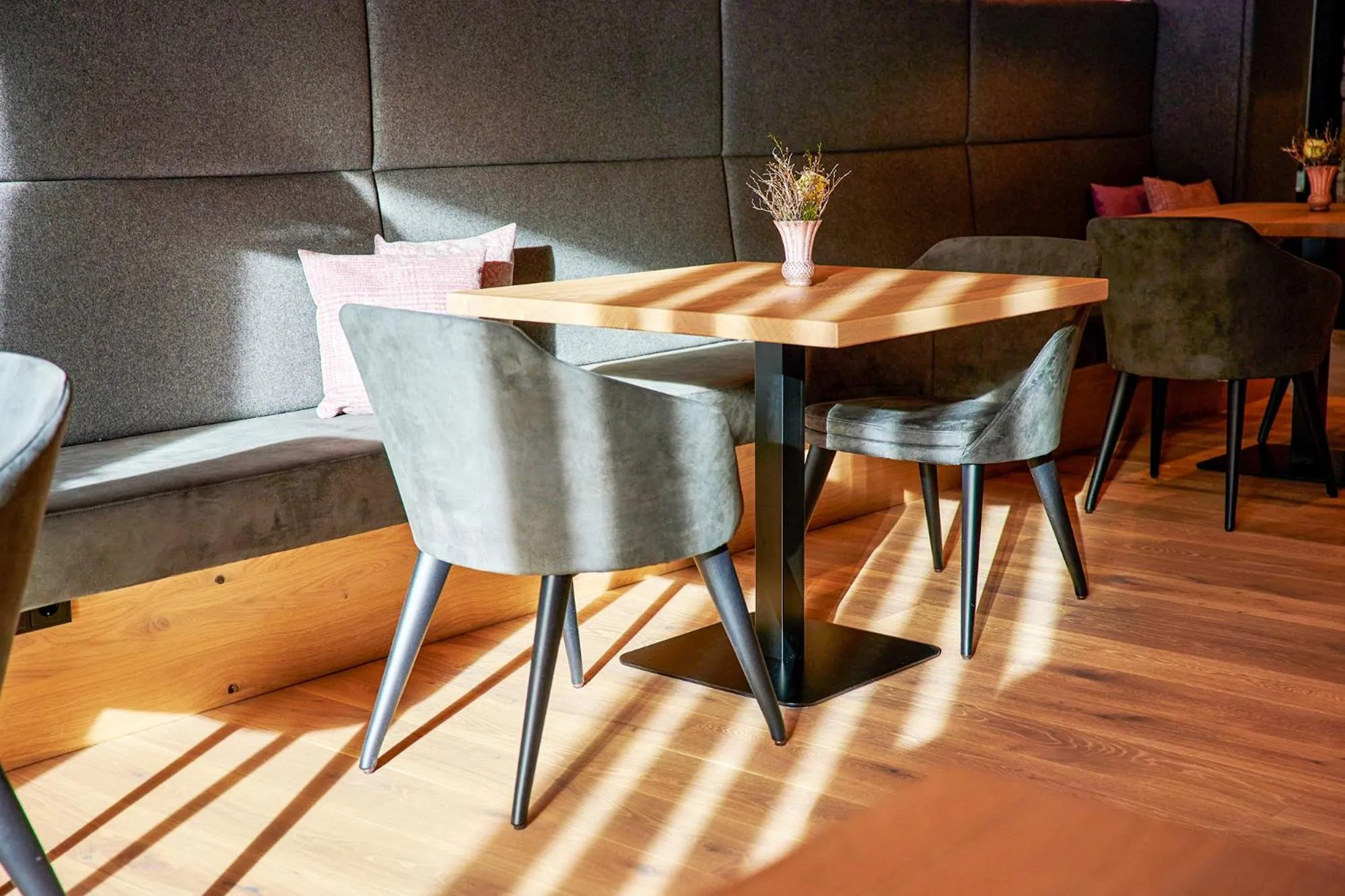 Dining area in Wellness und Brunch Hotel MorgenZeit beheizter Naturteich Genuss Frühstück bis 13 Uhr Hochkönig Sommercard