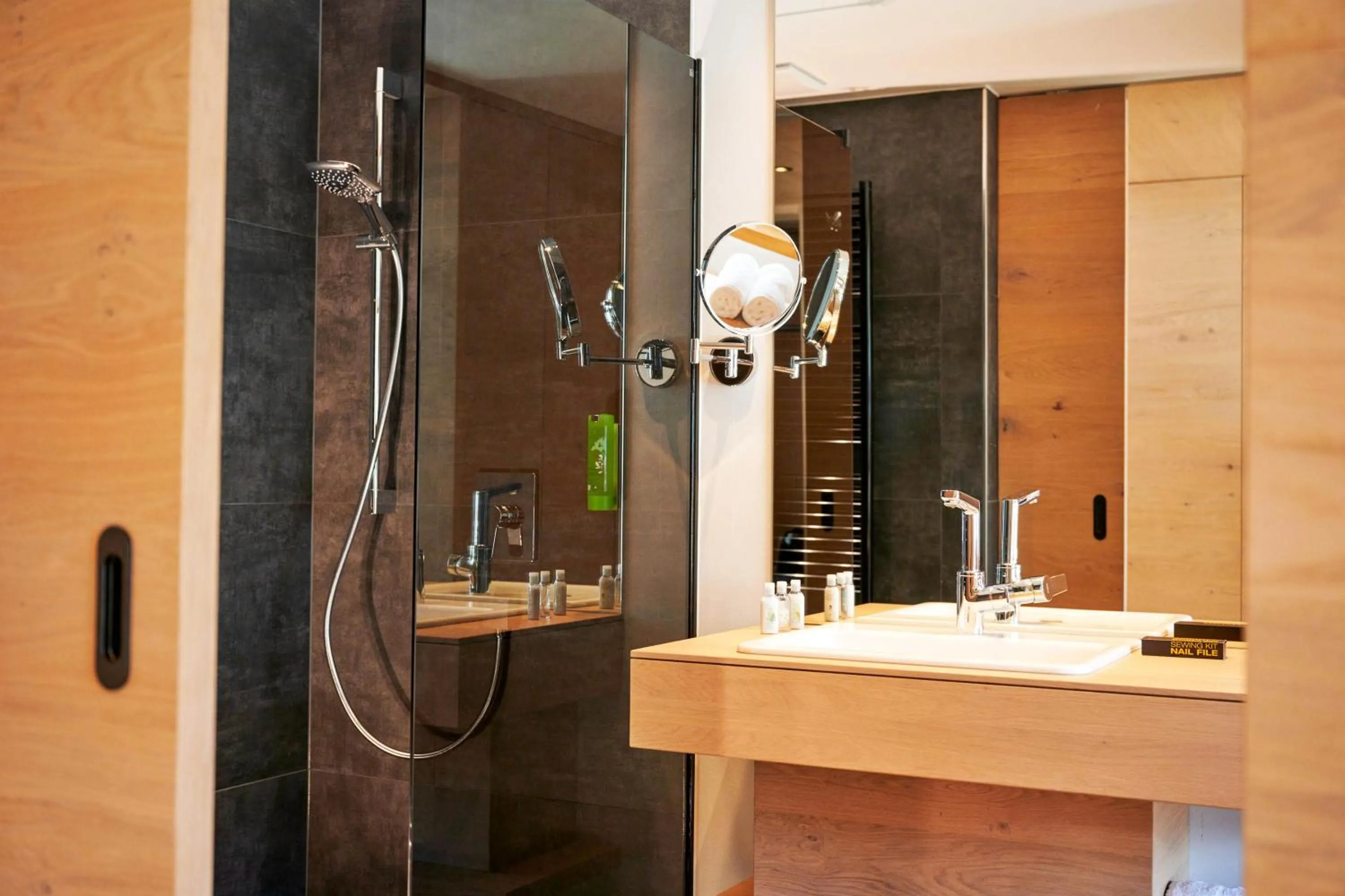 Bathroom in Wellness und Brunch Hotel MorgenZeit beheizter Naturteich Genuss Frühstück bis 13 Uhr Hochkönig Sommercard