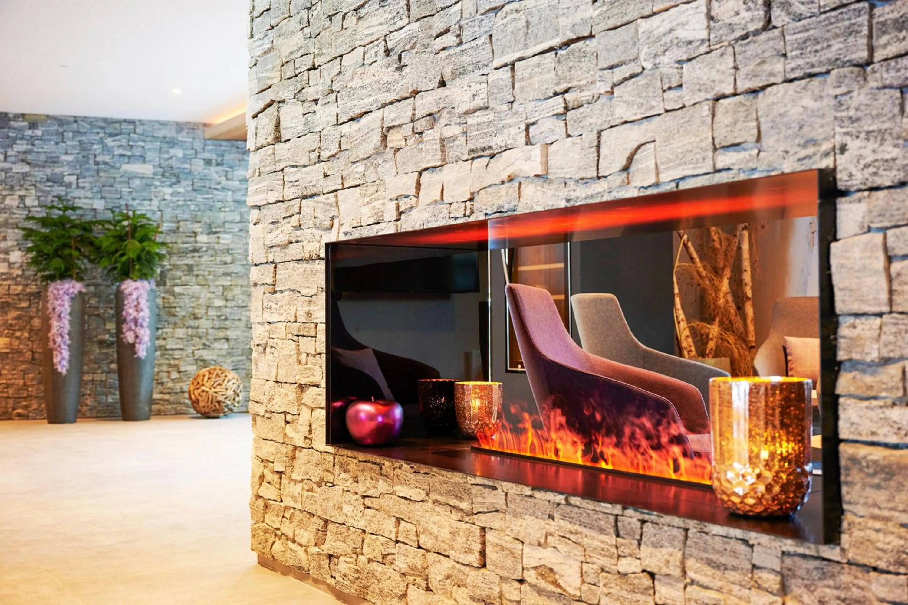 Decorative detail in Wellness und Brunch Hotel MorgenZeit beheizter Naturteich Genuss Frühstück bis 13 Uhr Hochkönig Sommercard