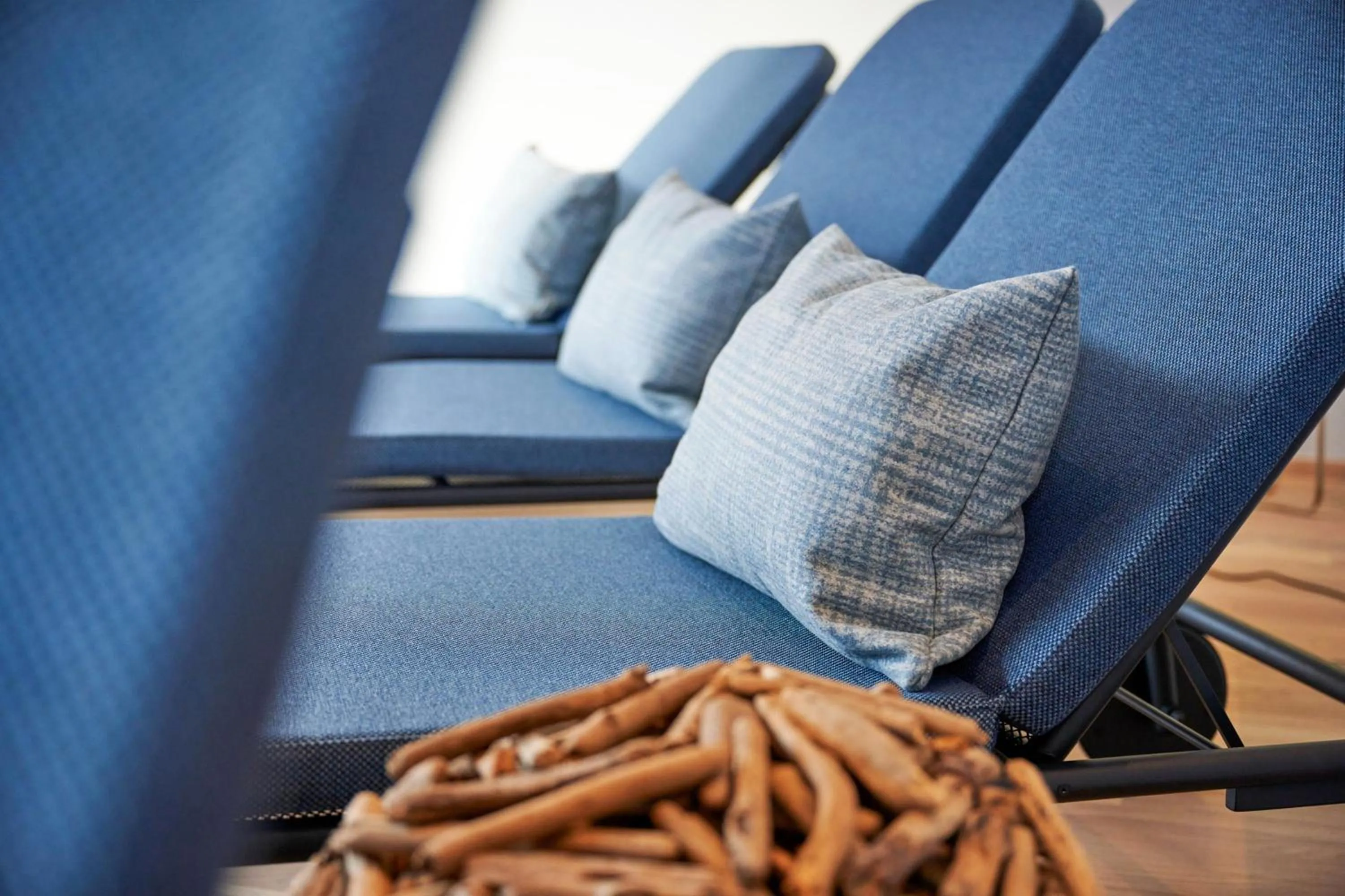 Spa and wellness centre/facilities in Wellness und Brunch Hotel MorgenZeit beheizter Naturteich Genuss Frühstück bis 13 Uhr Hochkönig Sommercard