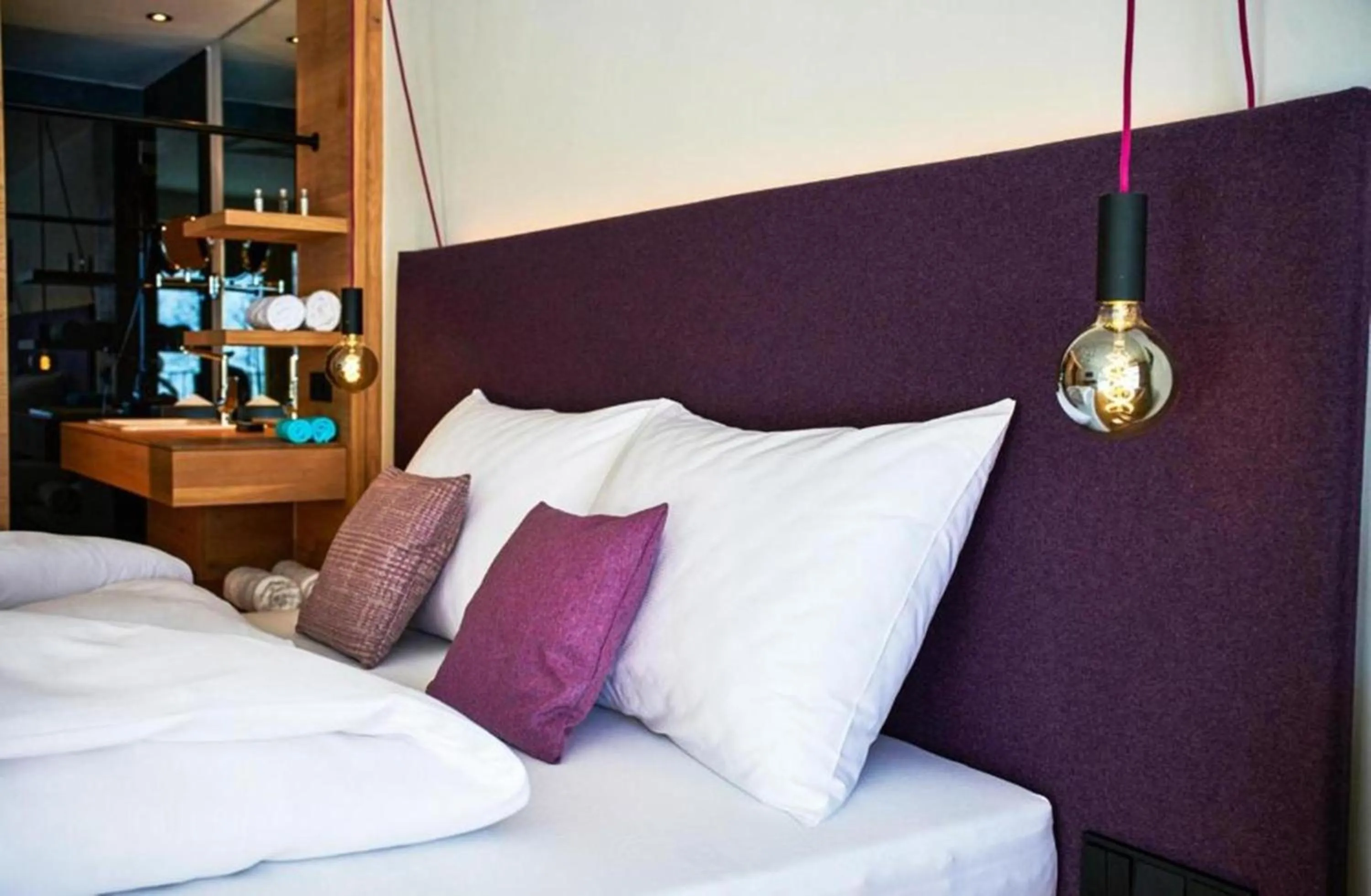 Bed in Wellness und Brunch Hotel MorgenZeit beheizter Naturteich Genuss Frühstück bis 13 Uhr Hochkönig Sommercard