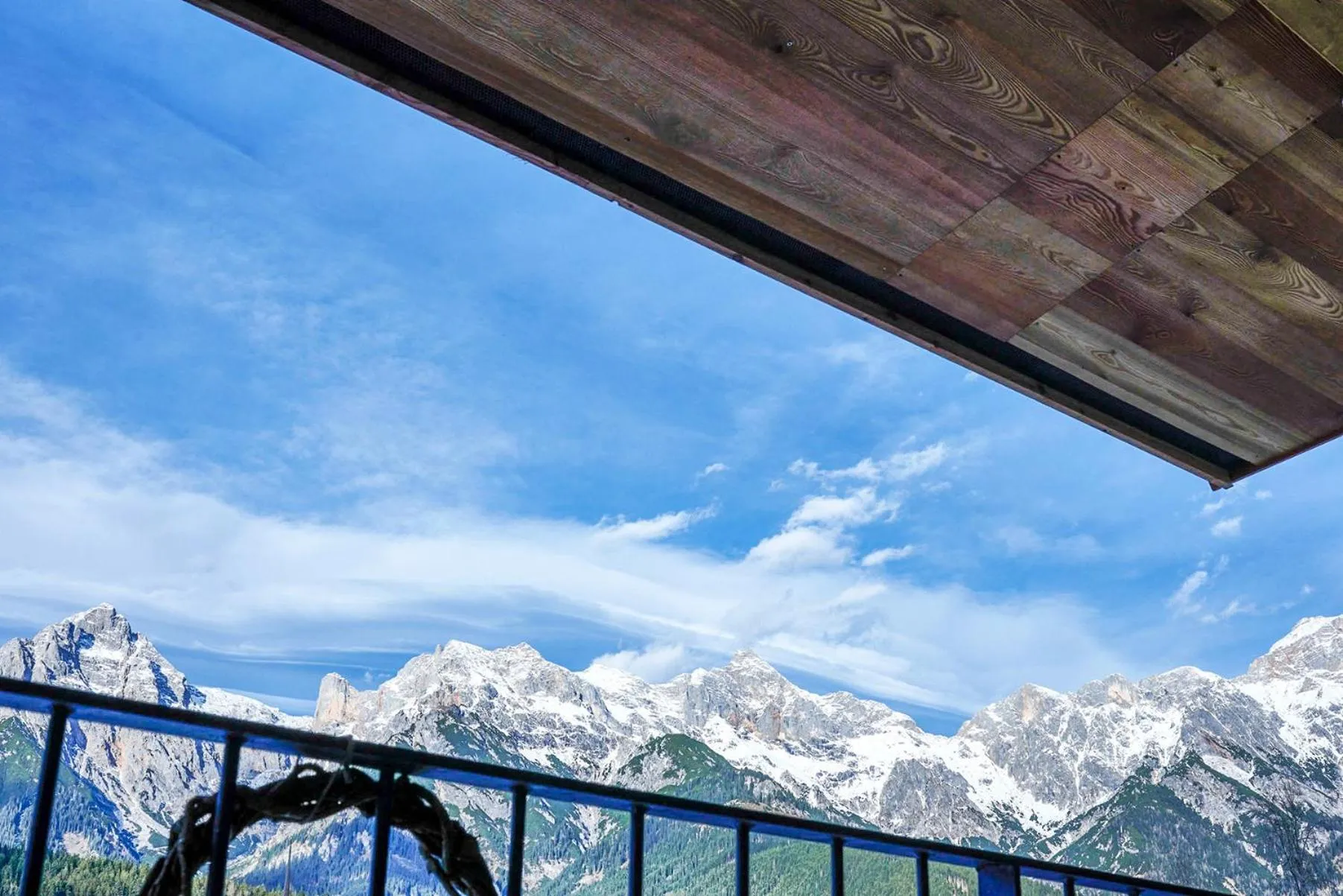 Mountain view in Wellness und Brunch Hotel MorgenZeit beheizter Naturteich Genuss Frühstück bis 13 Uhr Hochkönig Sommercard