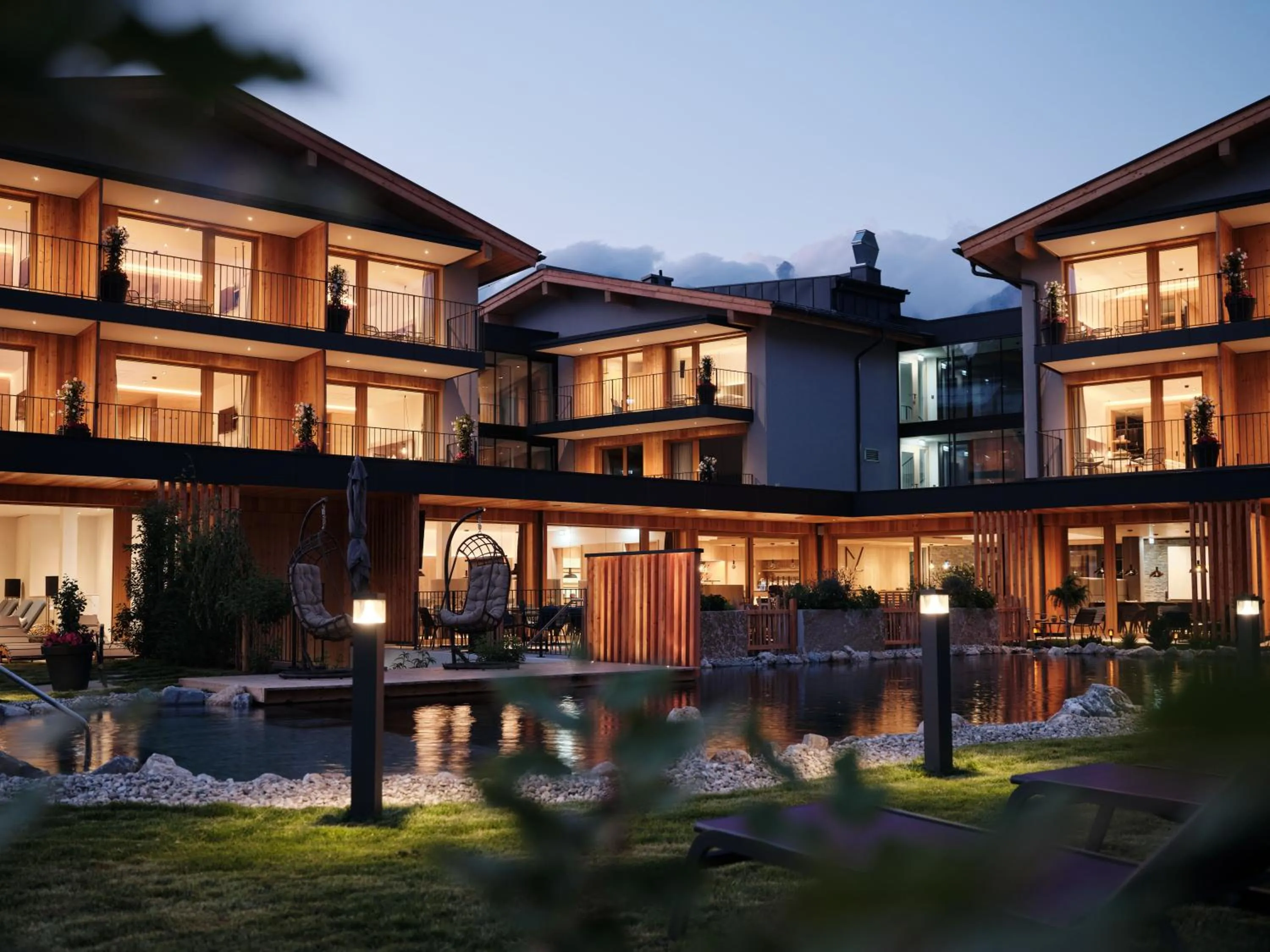 Property building in Wellness und Brunch Hotel MorgenZeit beheizter Naturteich Genuss Frühstück bis 13 Uhr Hochkönig Sommercard