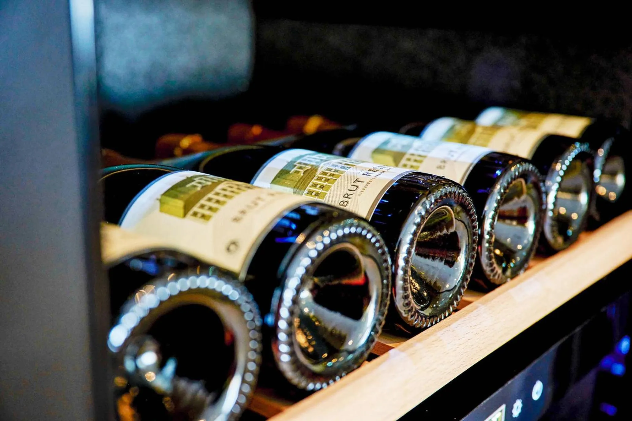 Drinks in Wellness und Brunch Hotel MorgenZeit beheizter Naturteich Genuss Frühstück bis 13 Uhr Hochkönig Sommercard