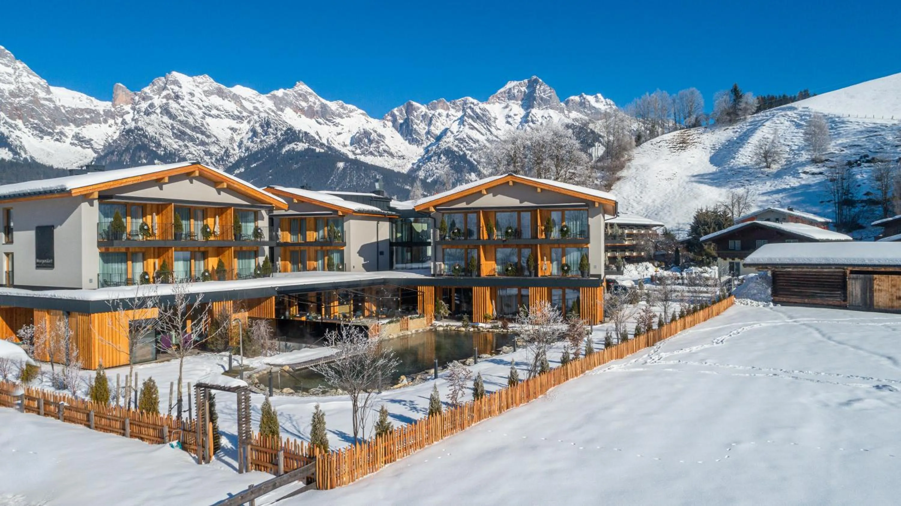 Property building in Wellness und Brunch Hotel MorgenZeit beheizter Naturteich Genuss Frühstück bis 13 Uhr Hochkönig Sommercard
