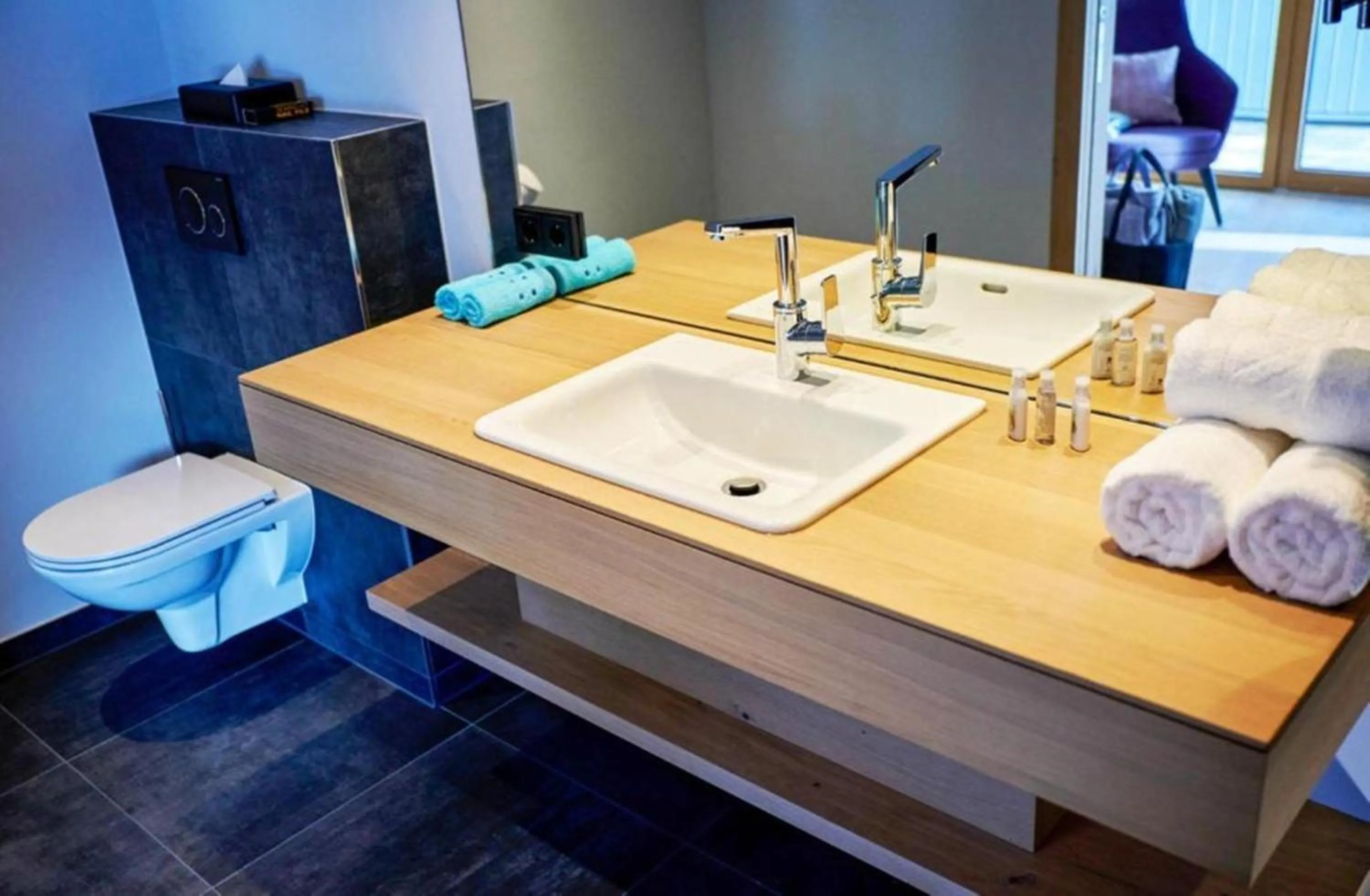 Bathroom in Wellness und Brunch Hotel MorgenZeit beheizter Naturteich Genuss Frühstück bis 13 Uhr Hochkönig Sommercard