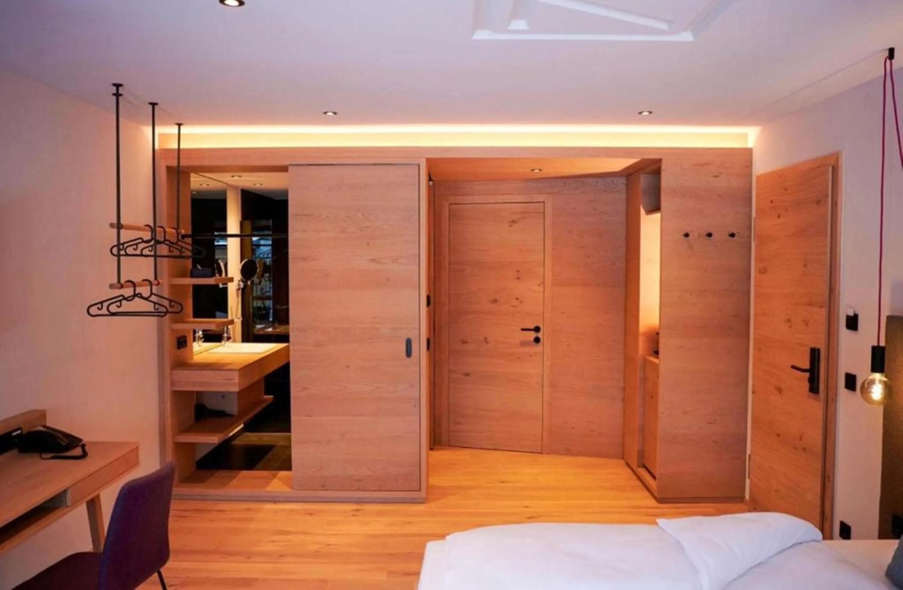 Photo of the whole room, Bed in Wellness und Brunch Hotel MorgenZeit beheizter Naturteich Genuss Frühstück bis 13 Uhr Hochkönig Sommercard