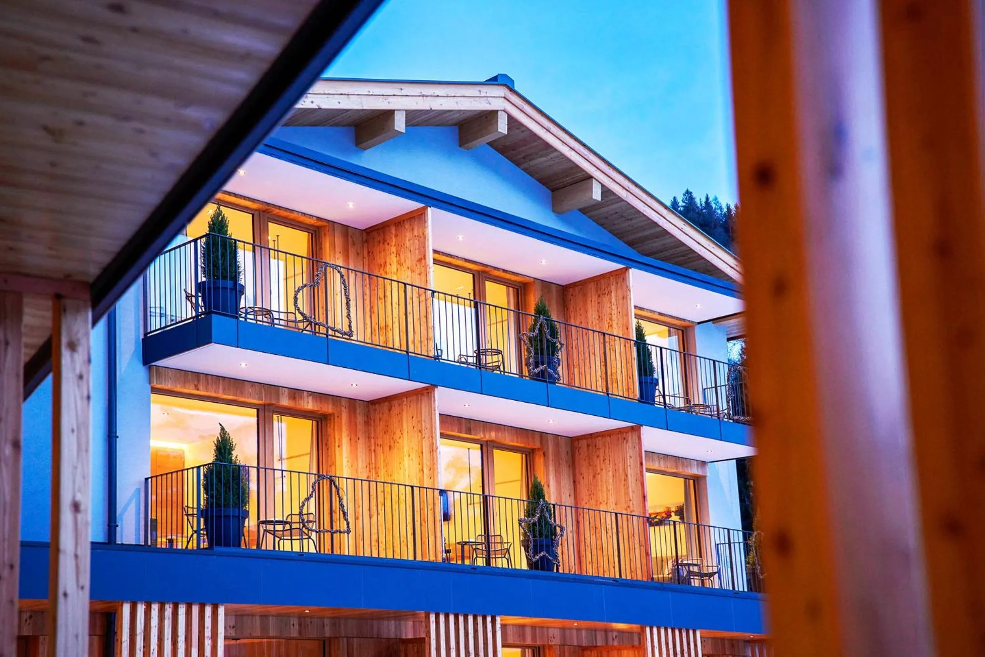 Property building in Wellness und Brunch Hotel MorgenZeit beheizter Naturteich Genuss Frühstück bis 13 Uhr Hochkönig Sommercard