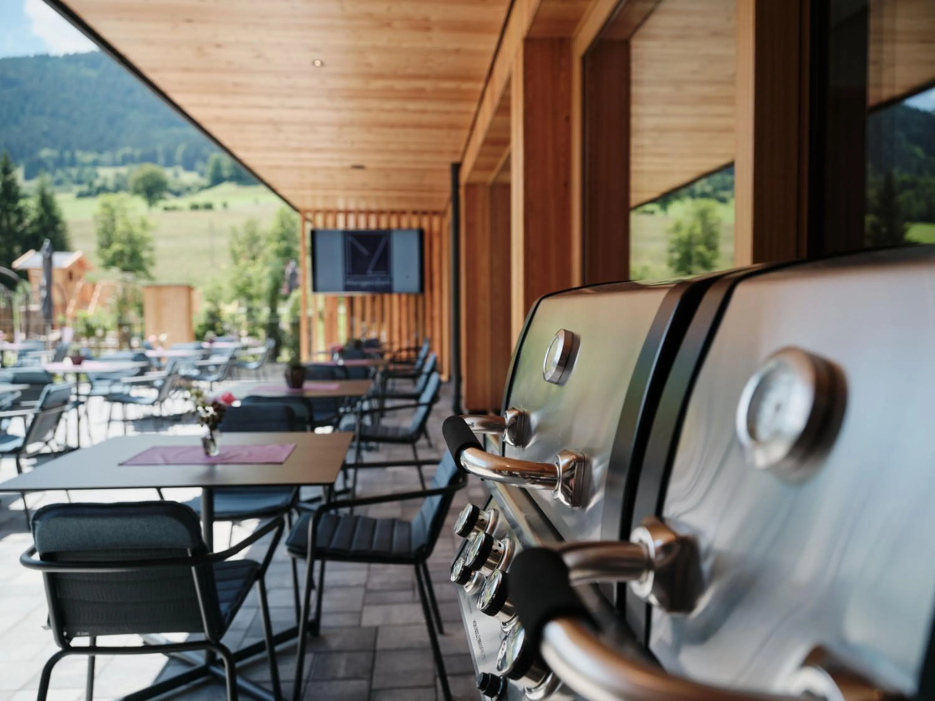 Restaurant/places to eat in Wellness und Brunch Hotel MorgenZeit beheizter Naturteich Genuss Frühstück bis 13 Uhr Hochkönig Sommercard