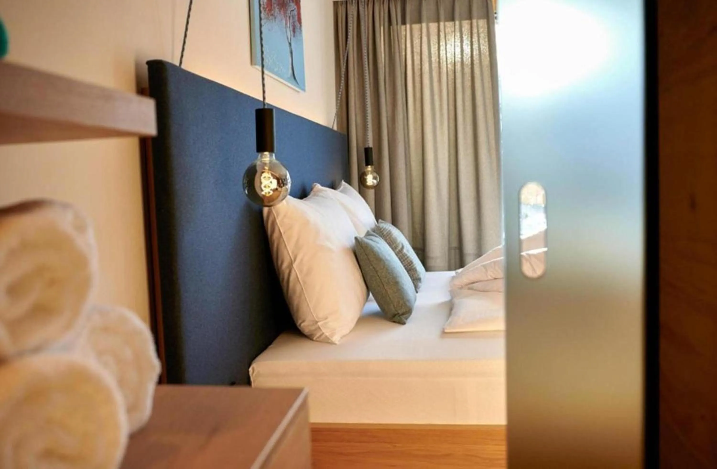 Bed in Wellness und Brunch Hotel MorgenZeit beheizter Naturteich Genuss Frühstück bis 13 Uhr Hochkönig Sommercard