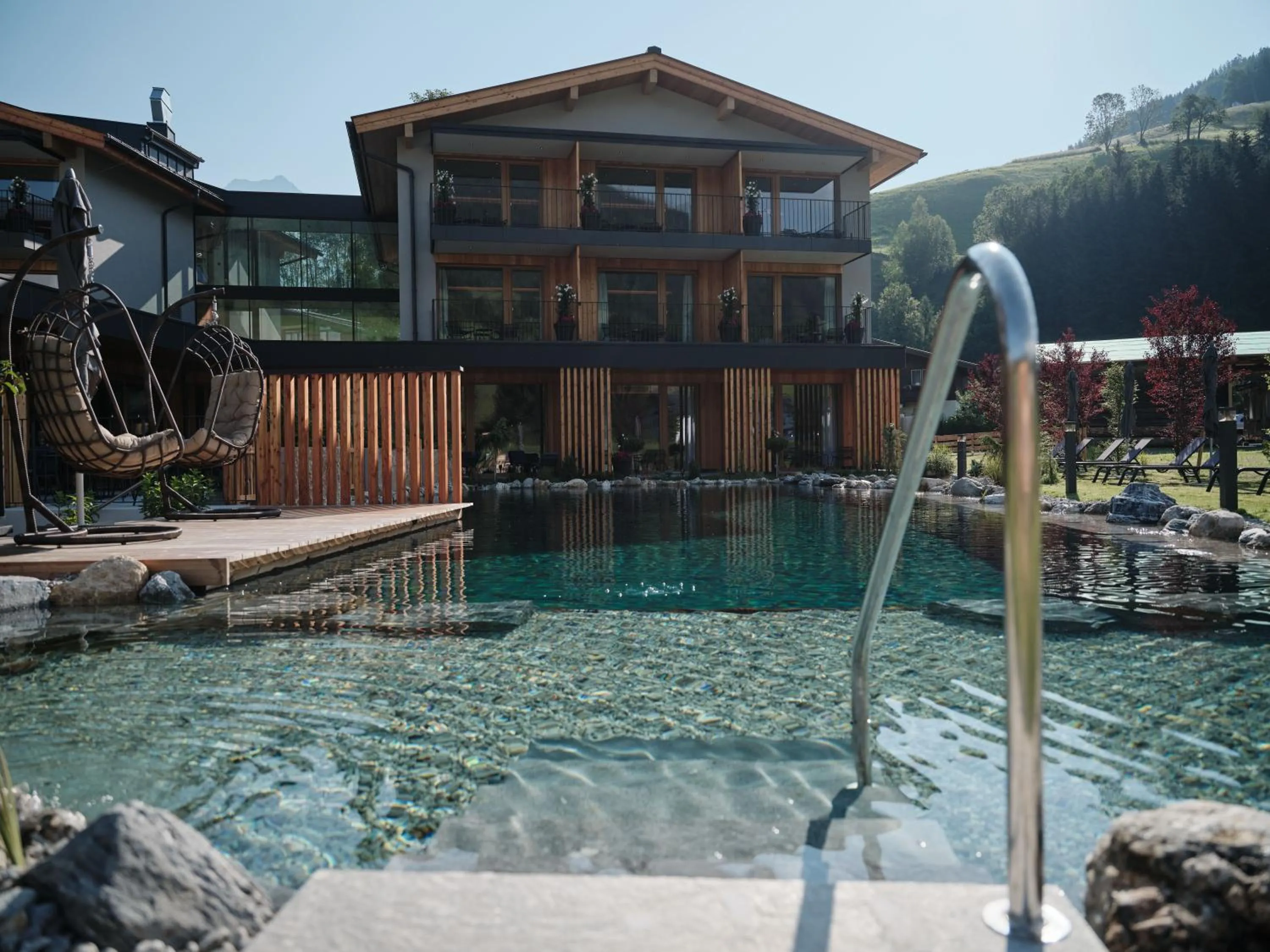 Spa and wellness centre/facilities in Wellness und Brunch Hotel MorgenZeit beheizter Naturteich Genuss Frühstück bis 13 Uhr Hochkönig Sommercard