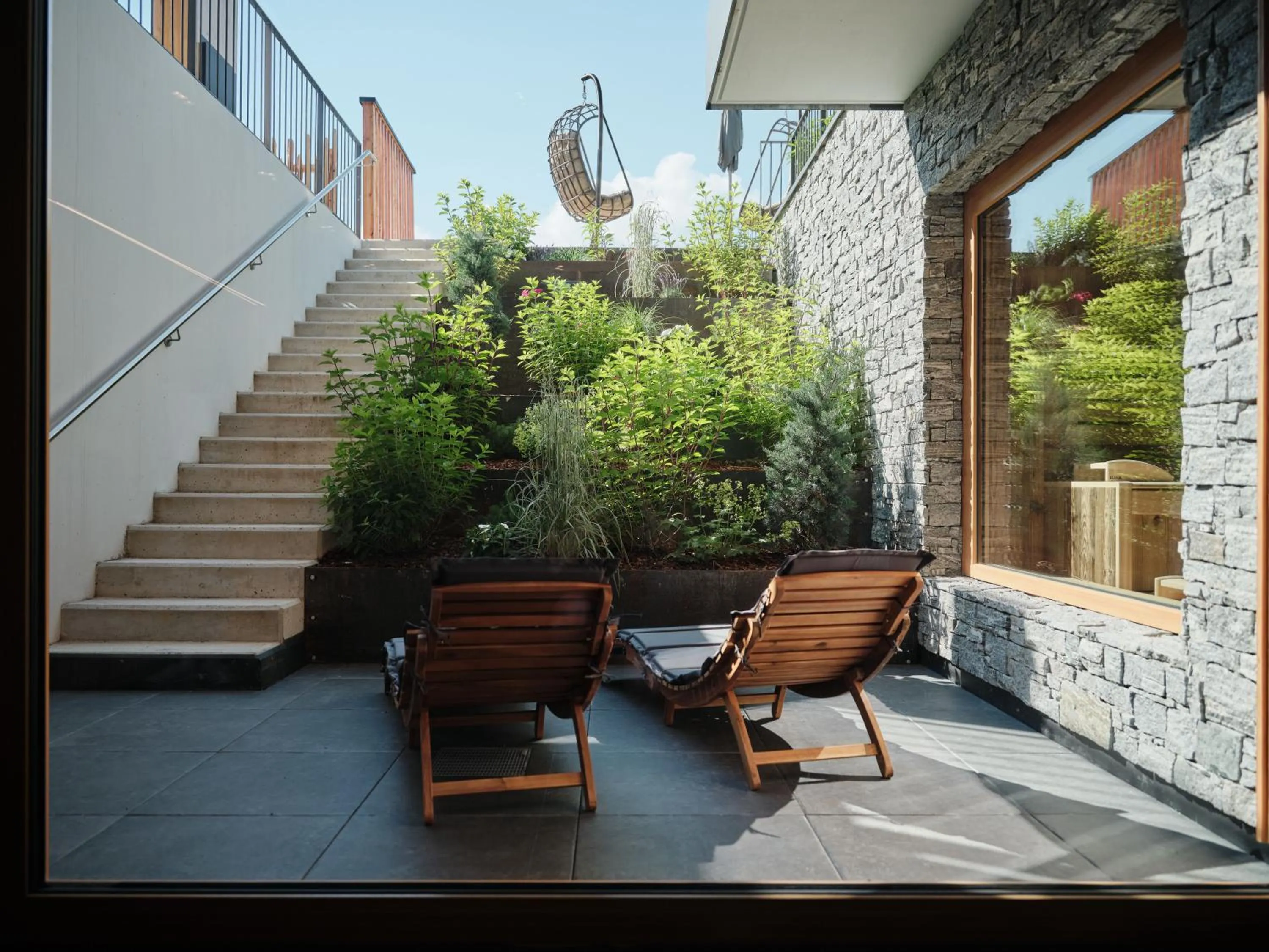 Balcony/Terrace in Wellness und Brunch Hotel MorgenZeit beheizter Naturteich Genuss Frühstück bis 13 Uhr Hochkönig Sommercard