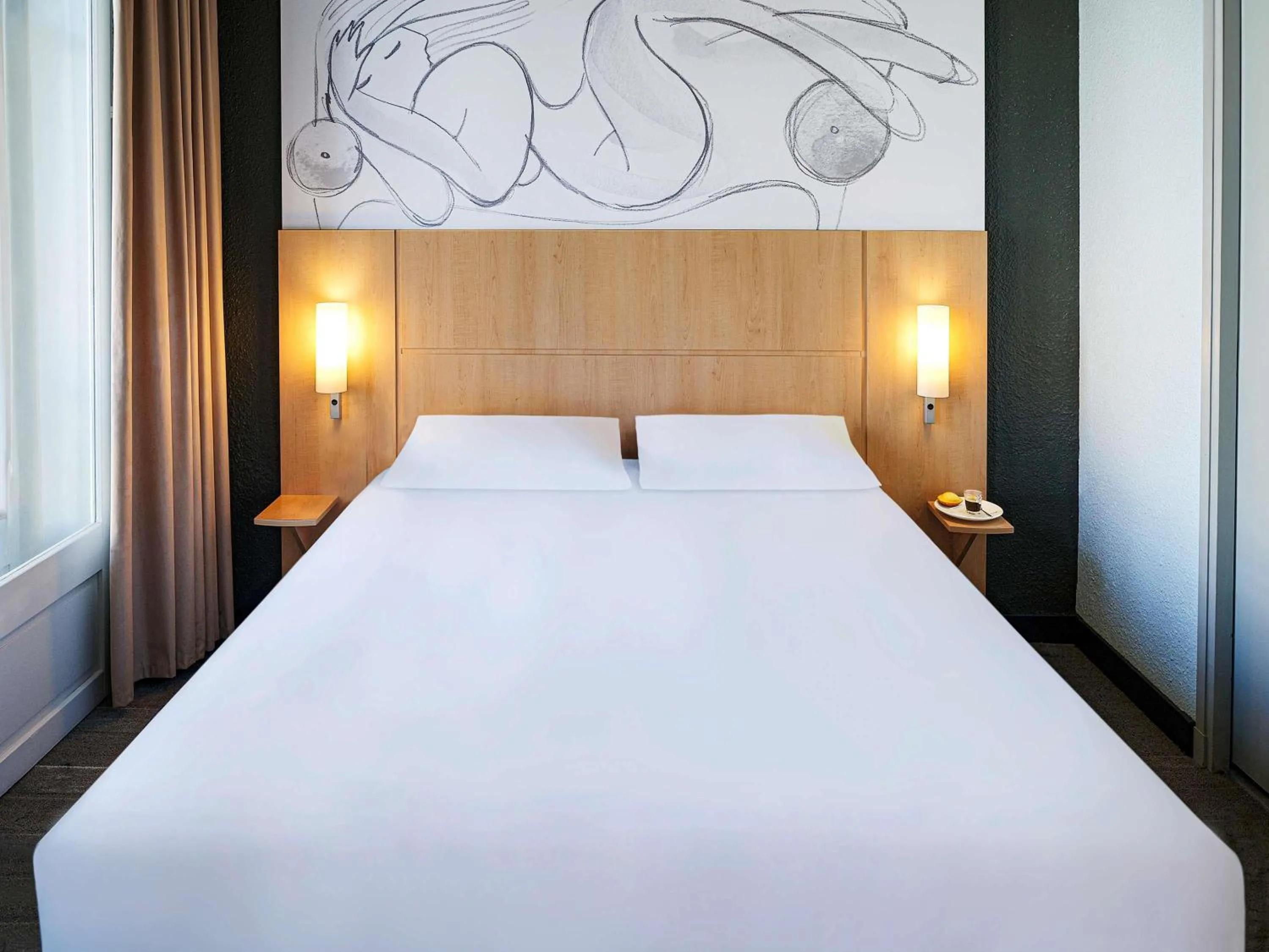 Bedroom, Bed in ibis Toulouse Gare Matabiau