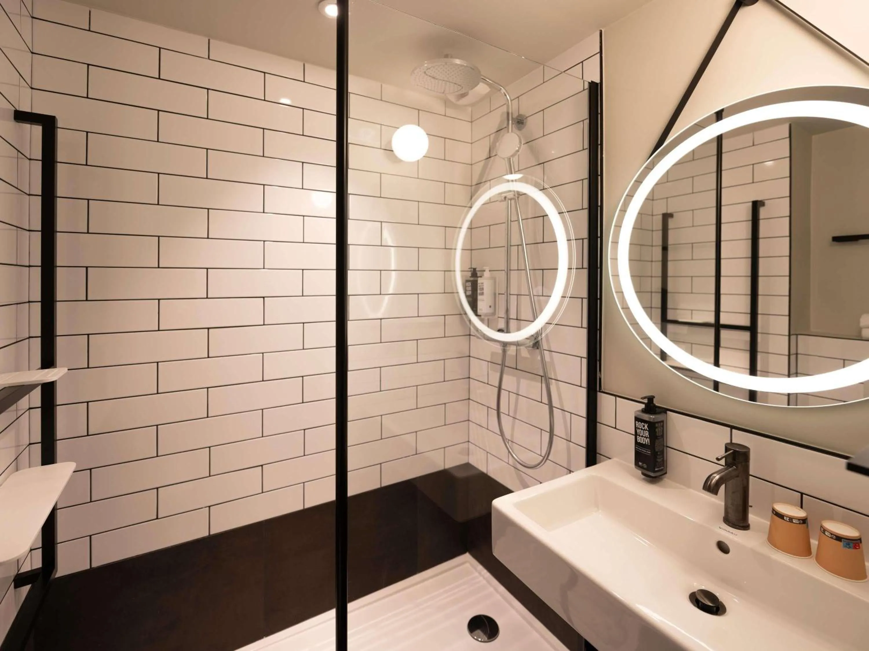 Bedroom in ibis Paris Gare de Lyon Diderot