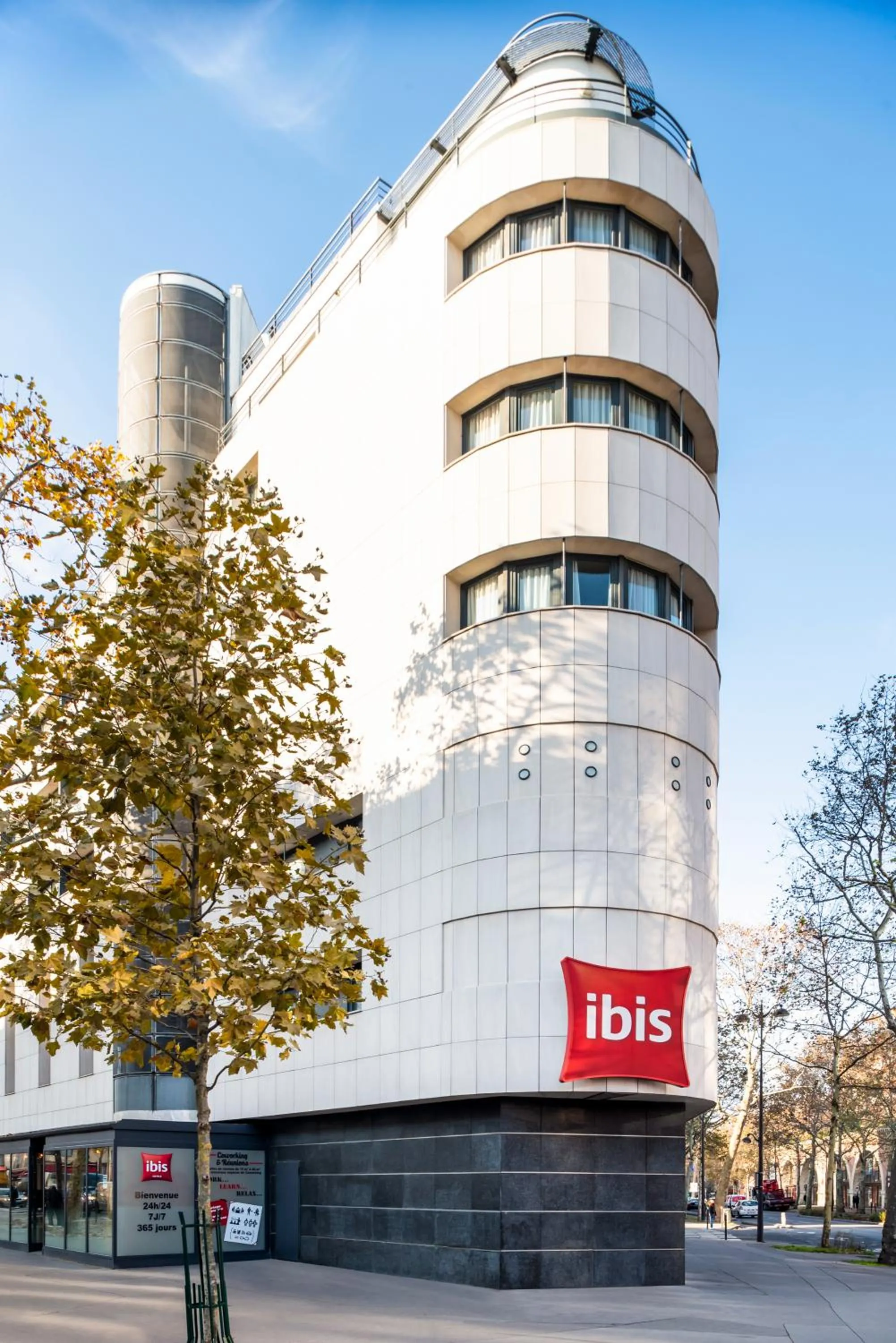 Facade/entrance in ibis Paris Gare de Lyon Diderot