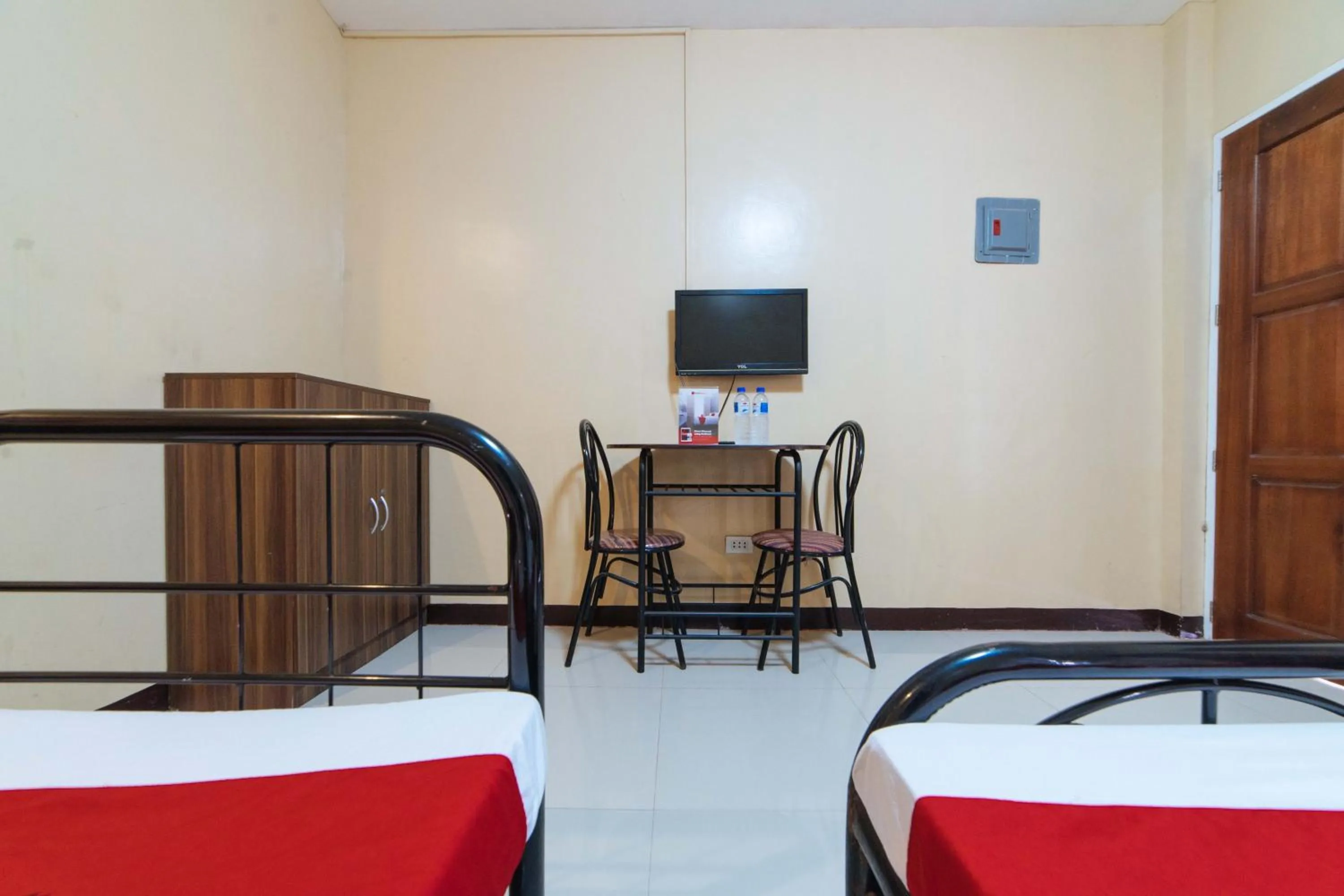 TV and multimedia, Bed in RedDoorz @ Lagao General Santos