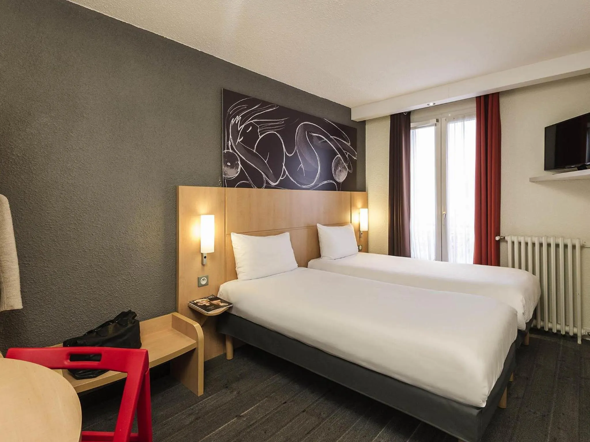 Property building, Bed in ibis Paris Vaugirard Porte de Versailles