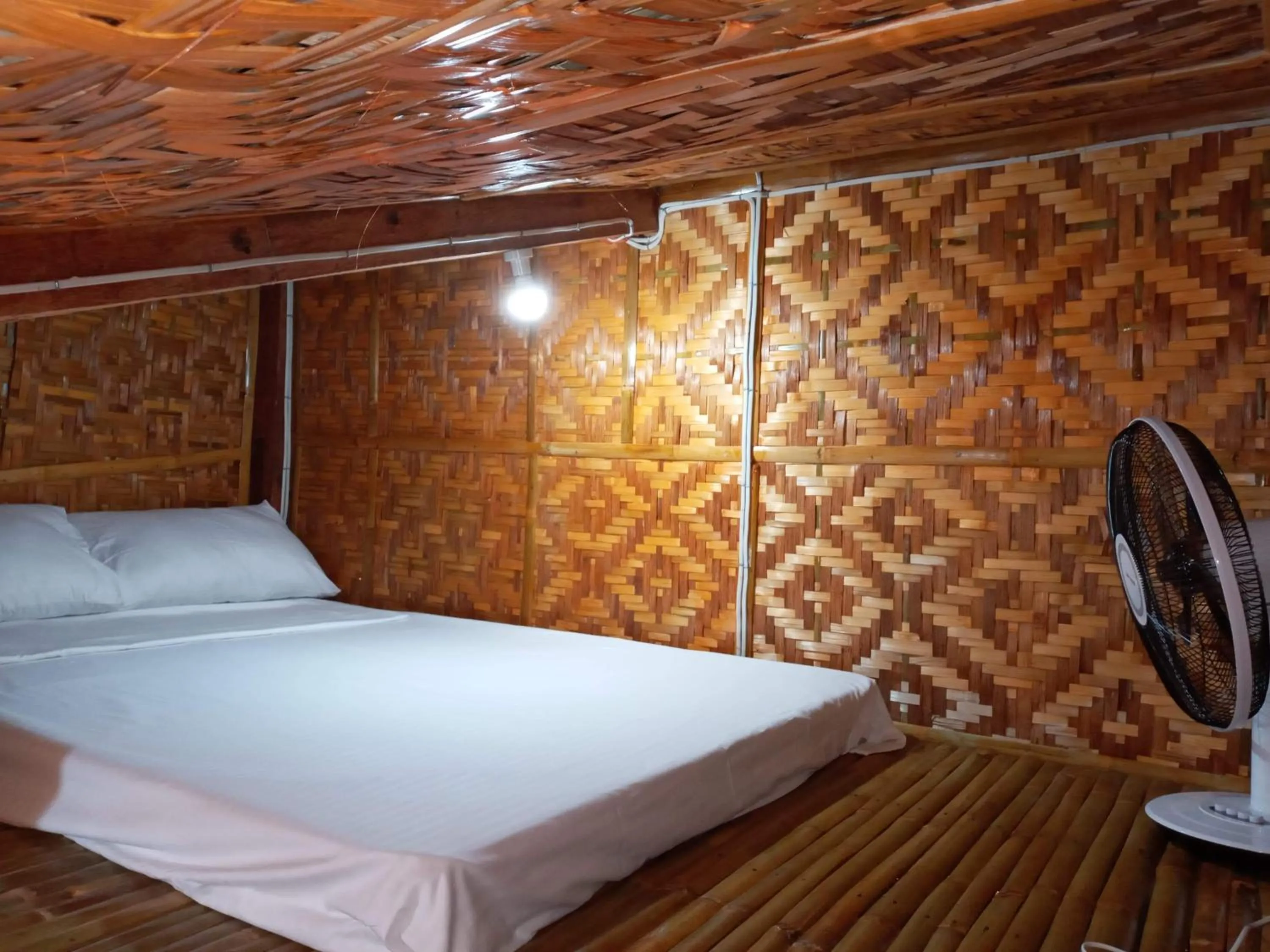 Bed in SHUKRAN Apartelle