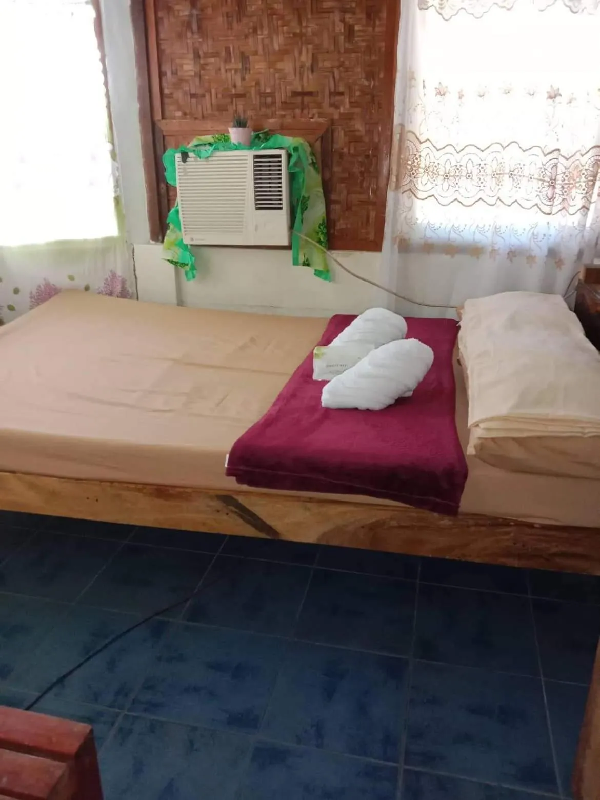 Bed in SHUKRAN Apartelle