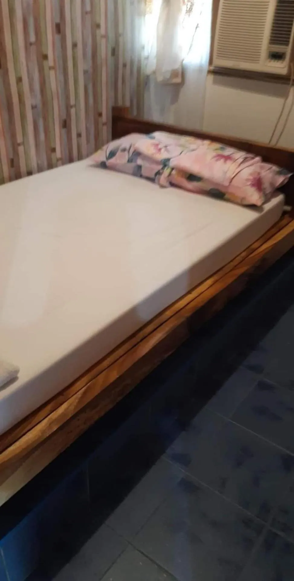 Bed in SHUKRAN Apartelle