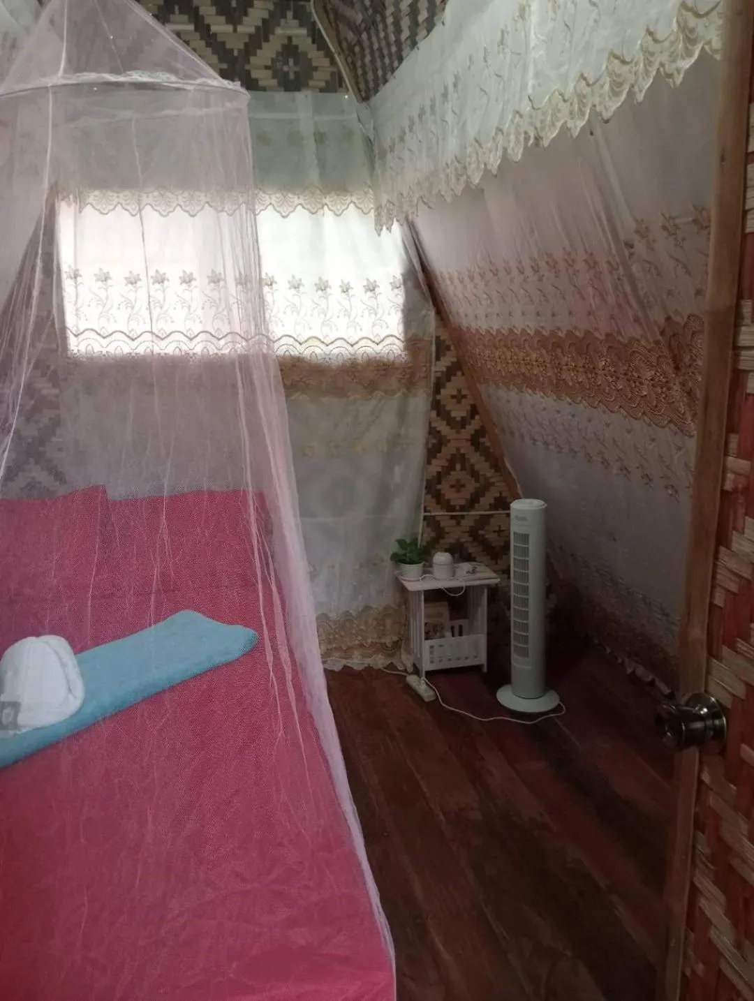 Bed in SHUKRAN Apartelle