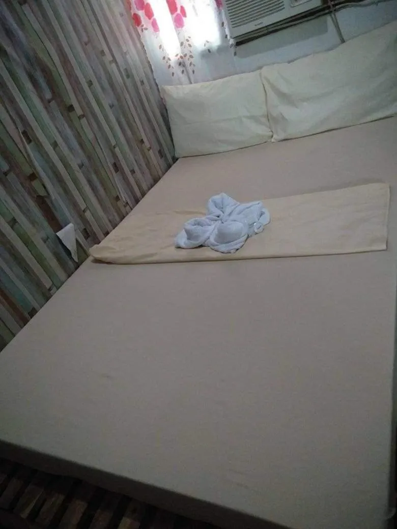 Bed in SHUKRAN Apartelle