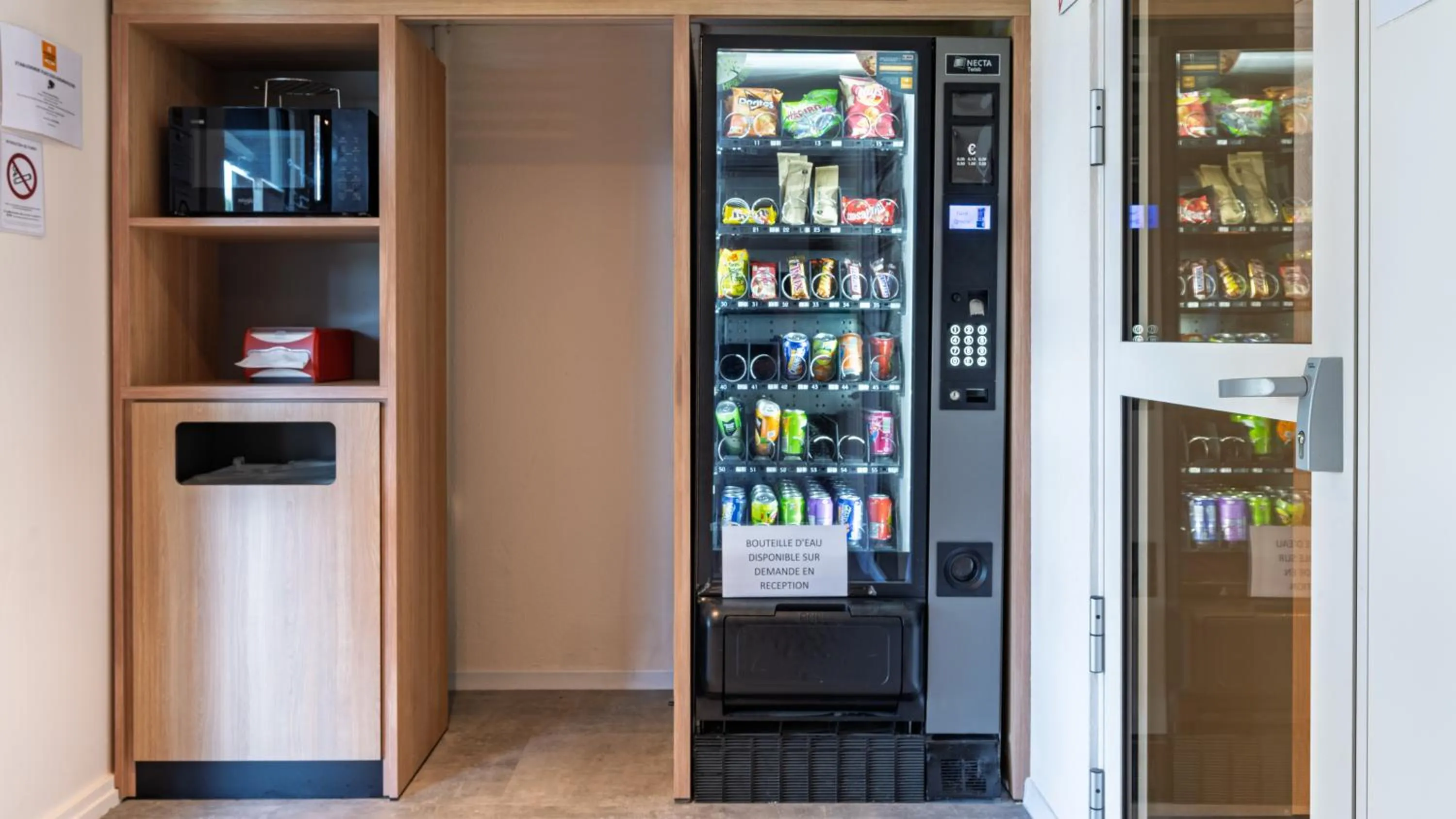 vending machine in Premiere Classe Lille Nord Roncq