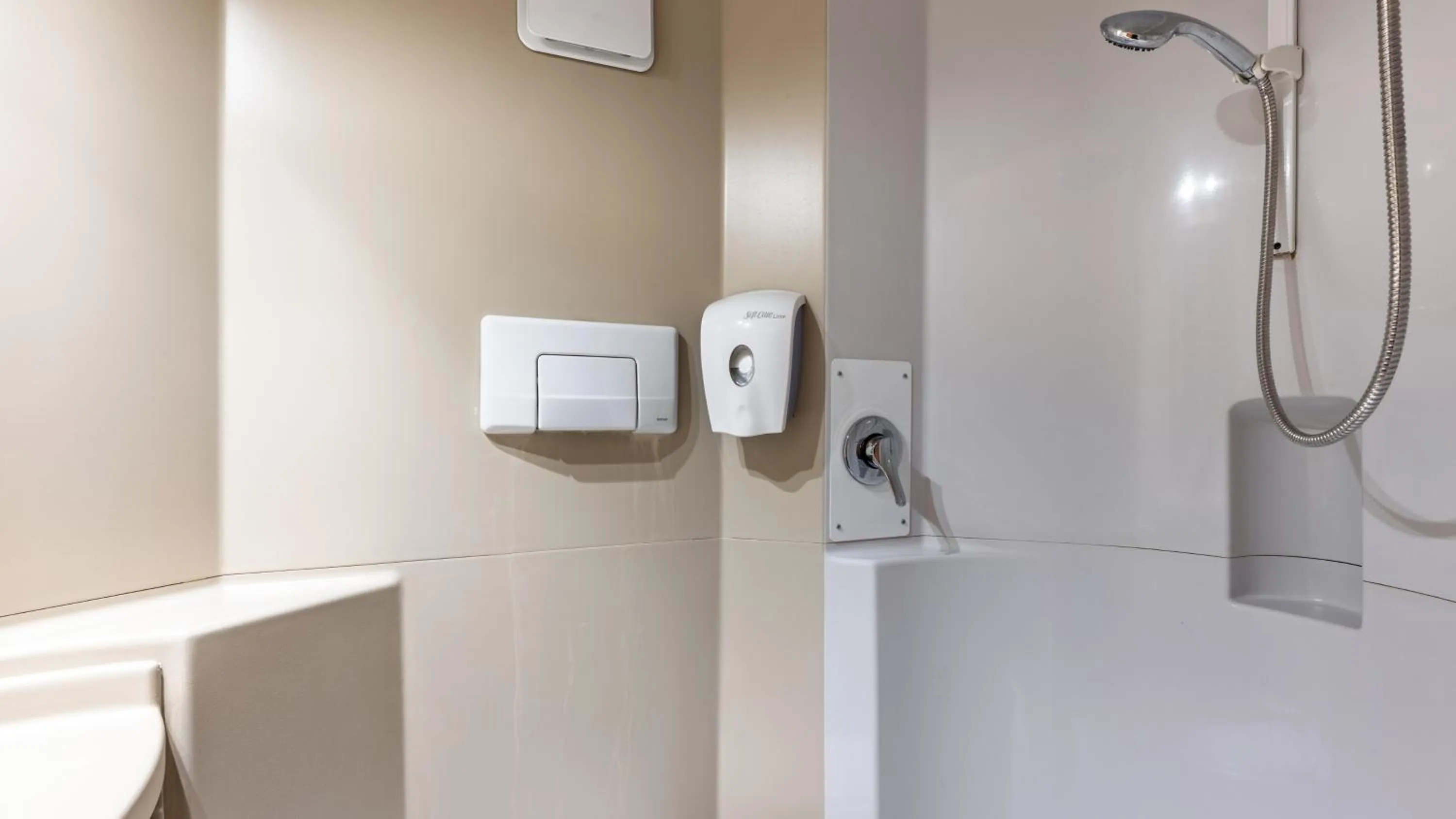 Bathroom in Premiere Classe Lille Nord Roncq