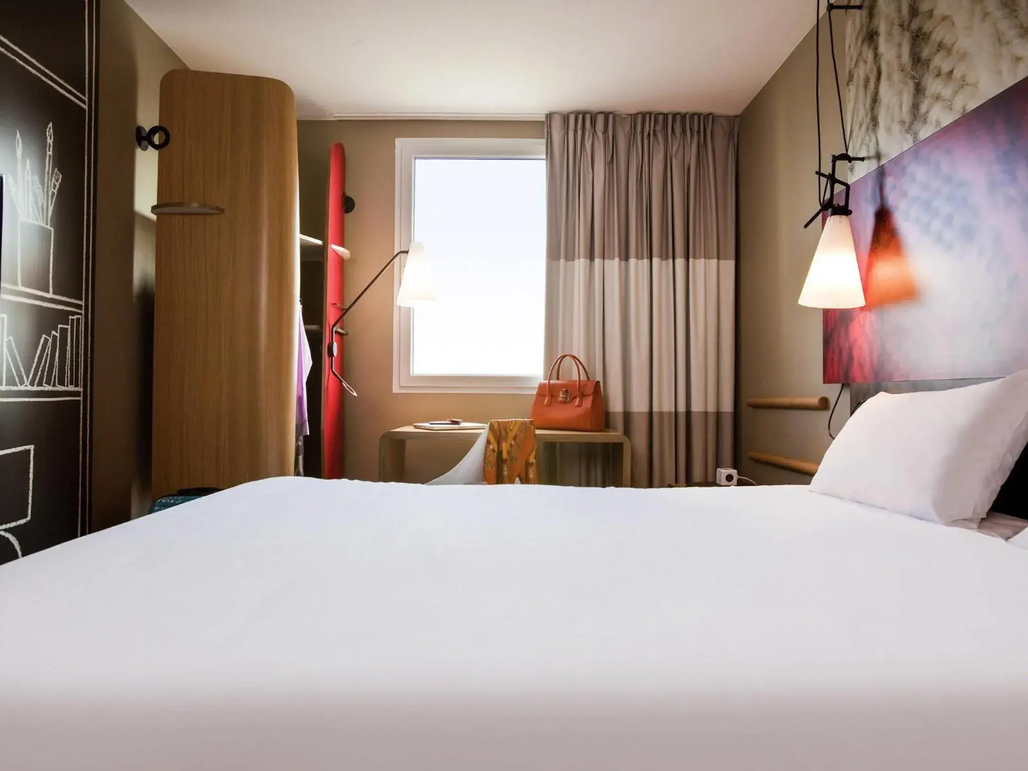 Comfort Double Room with a Double Bed in ibis Paris Porte de Clichy Centre Comfort Double Room with a Double Bed in ibis Paris Porte de Clichy Centre