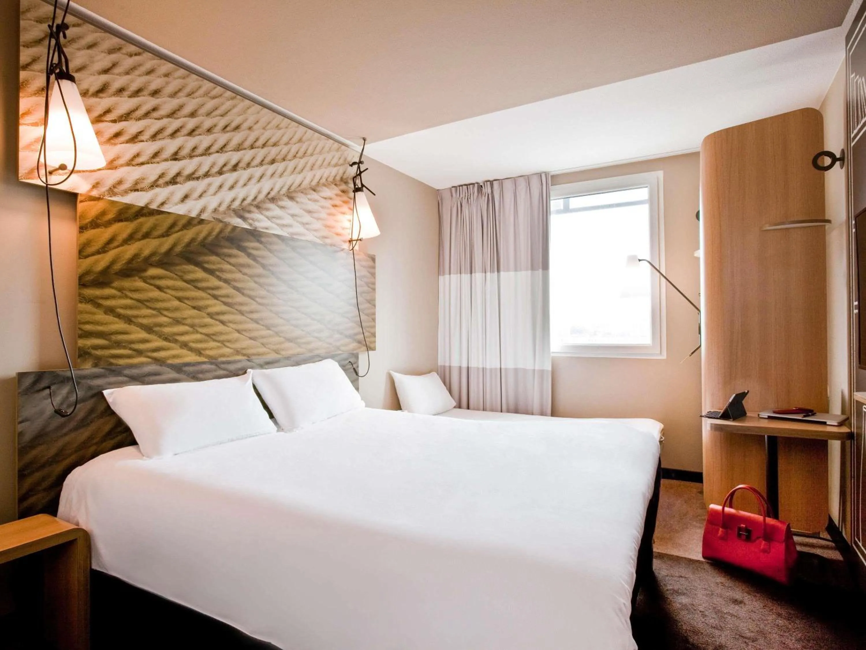 Bedroom, Bed in ibis Paris Porte de Clichy Centre