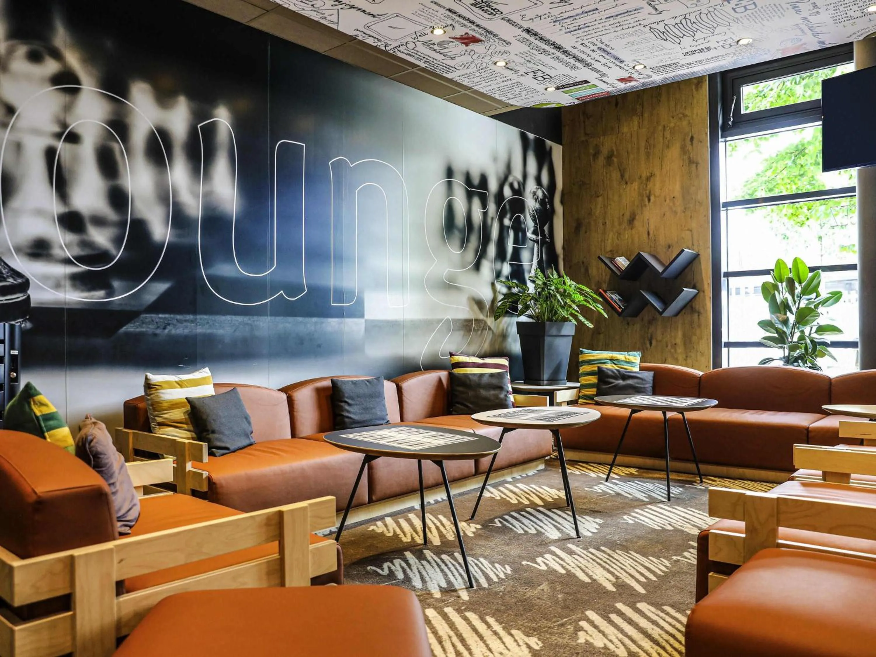 Lounge or bar in ibis Paris Porte de Clichy Centre