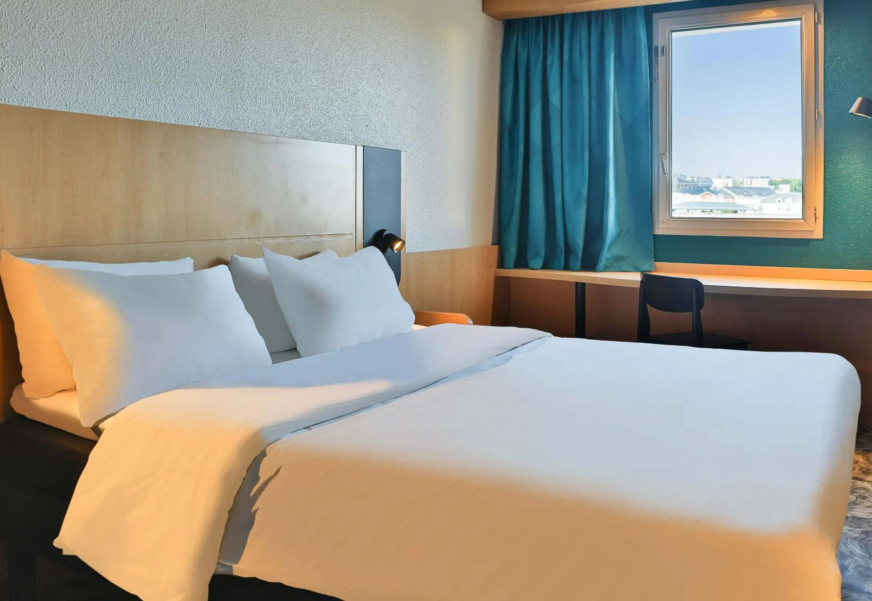 Bed in B&B HOTEL Les Sables-d'Olonne Centre Gare