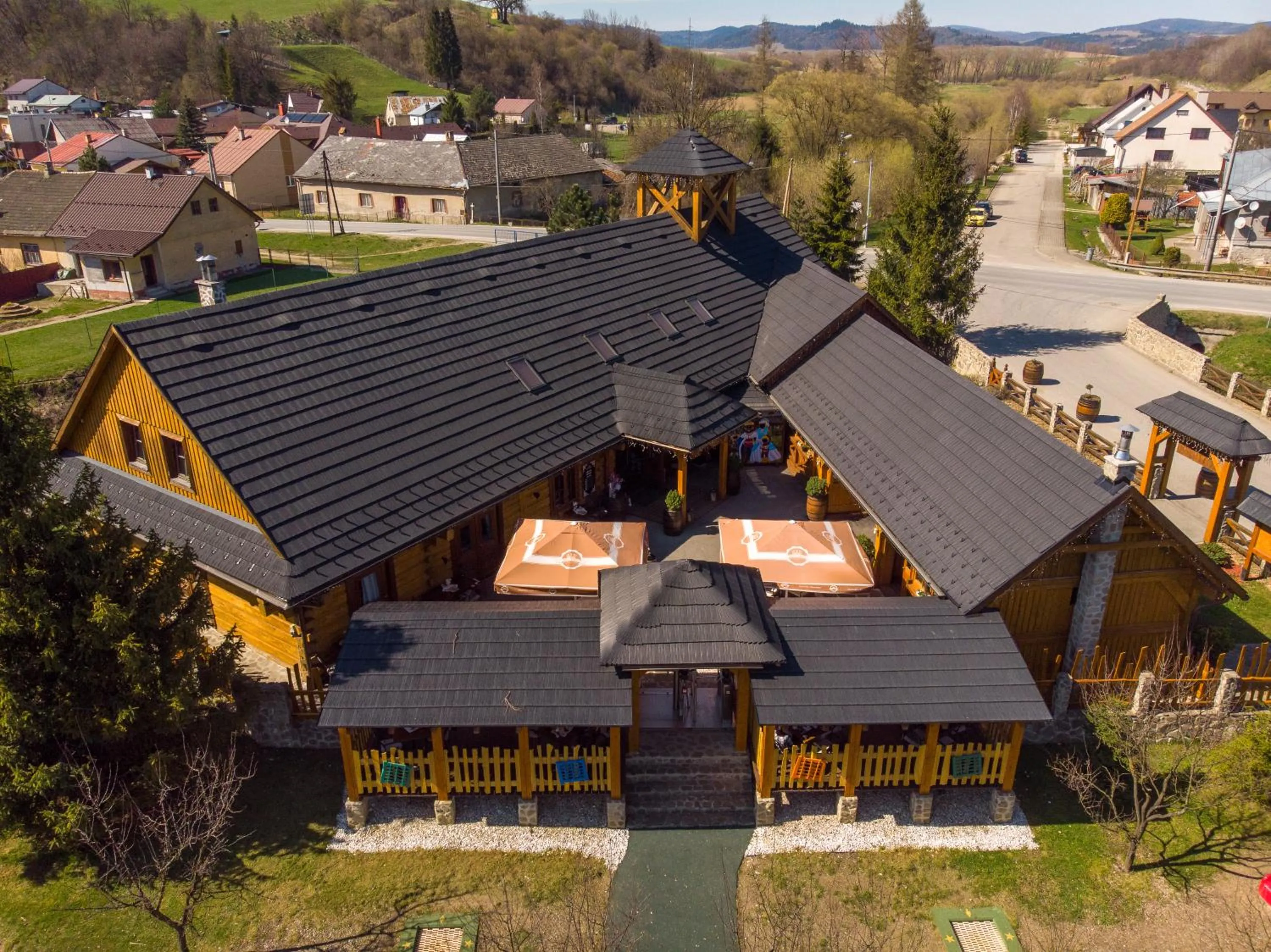 Restaurant/places to eat in Nestville Apartments