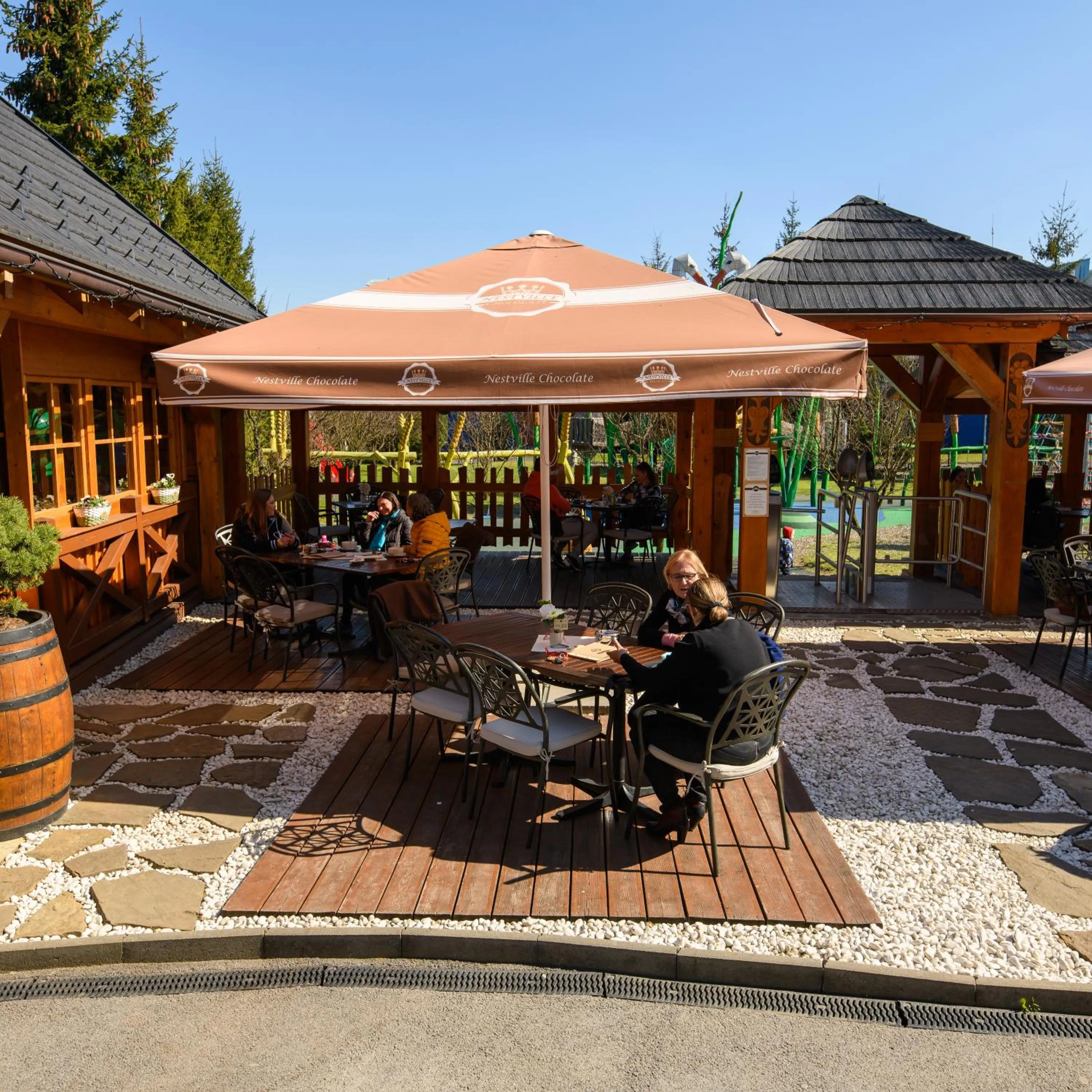 Restaurant/places to eat in Nestville Apartments