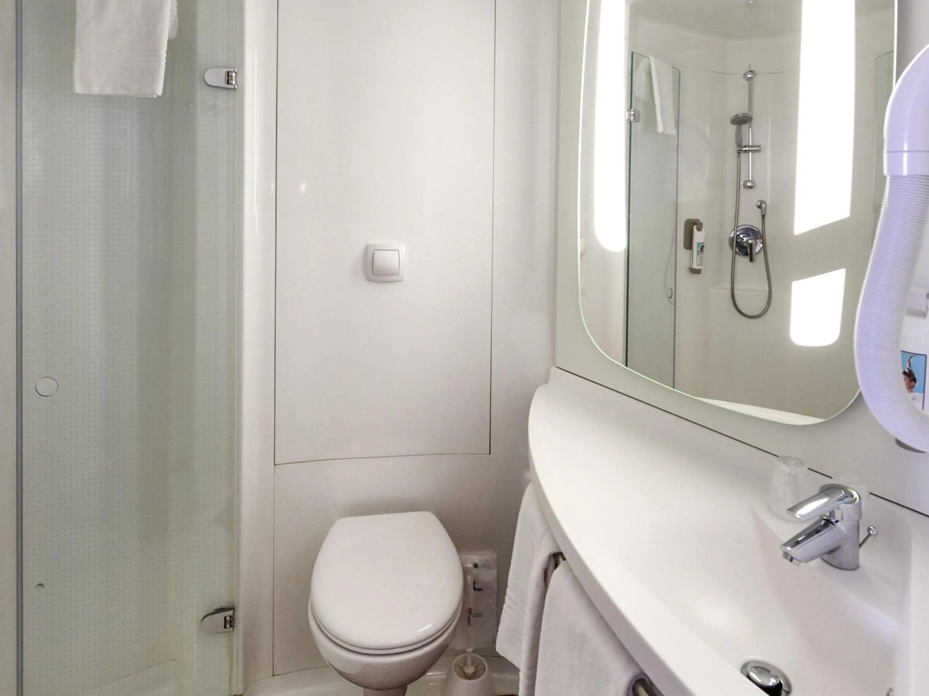 Bedroom in ibis Cholet