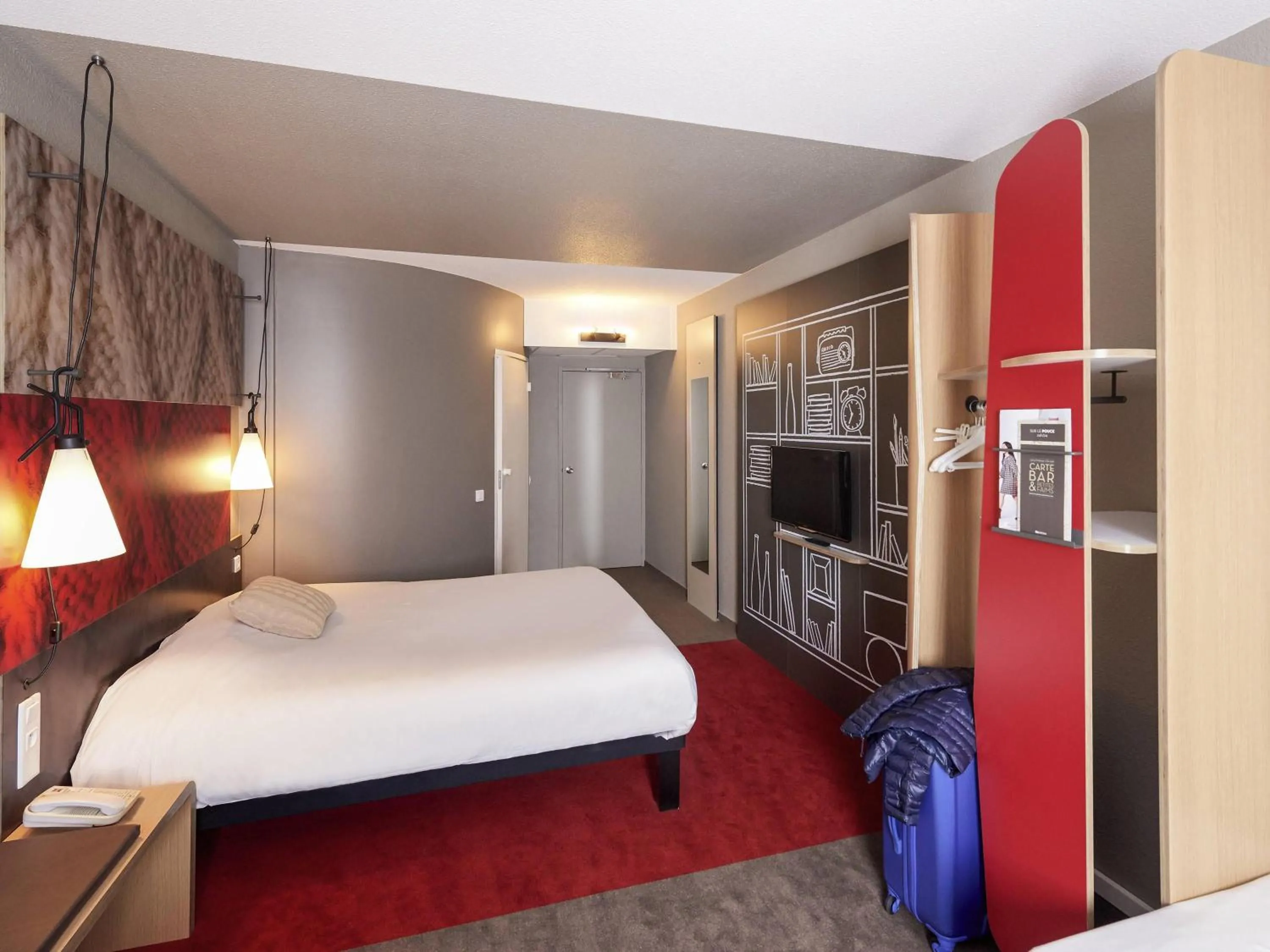 Bedroom, Bed in ibis Cholet