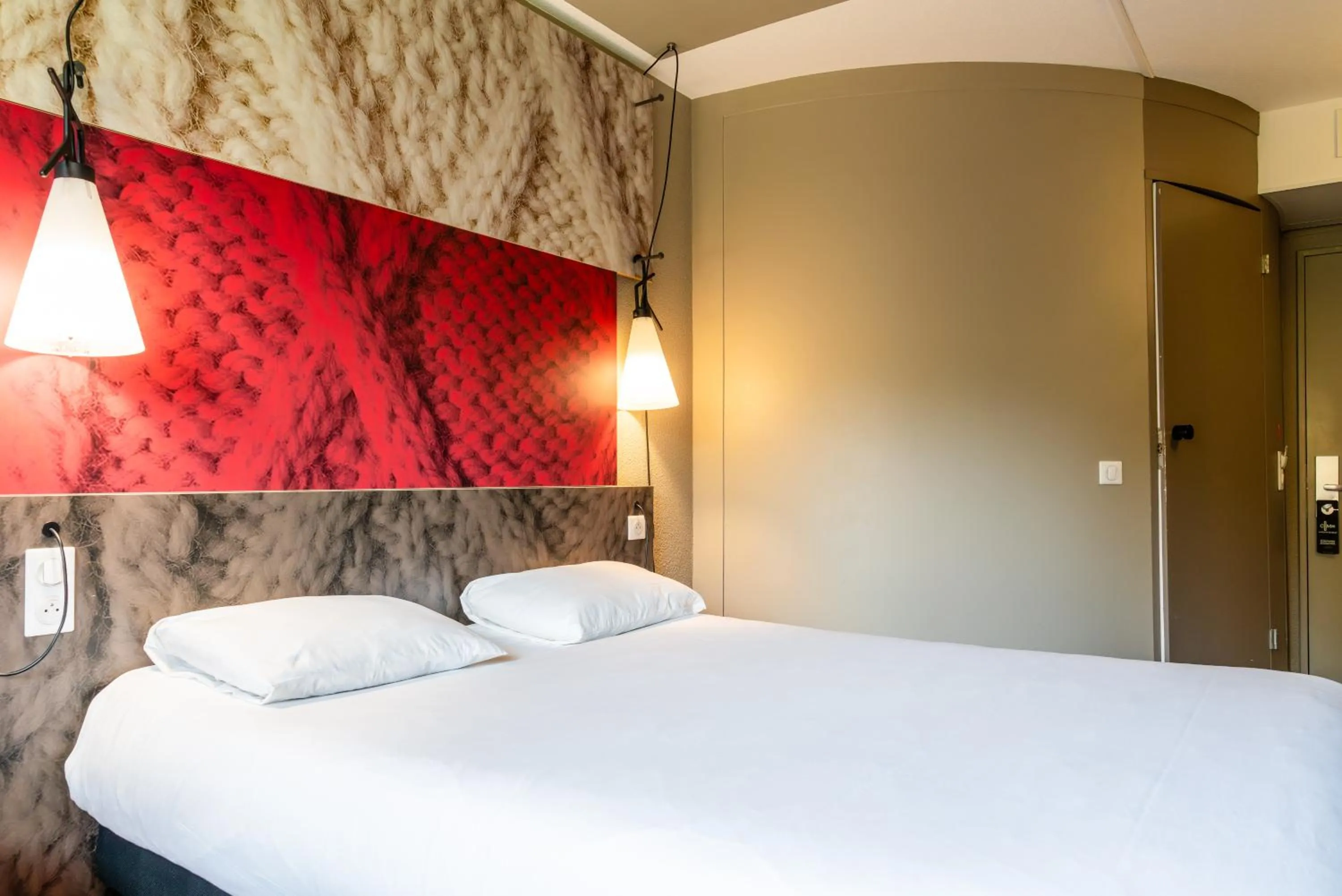 Photo of the whole room, Bed in ibis Arcachon la Teste de Buch