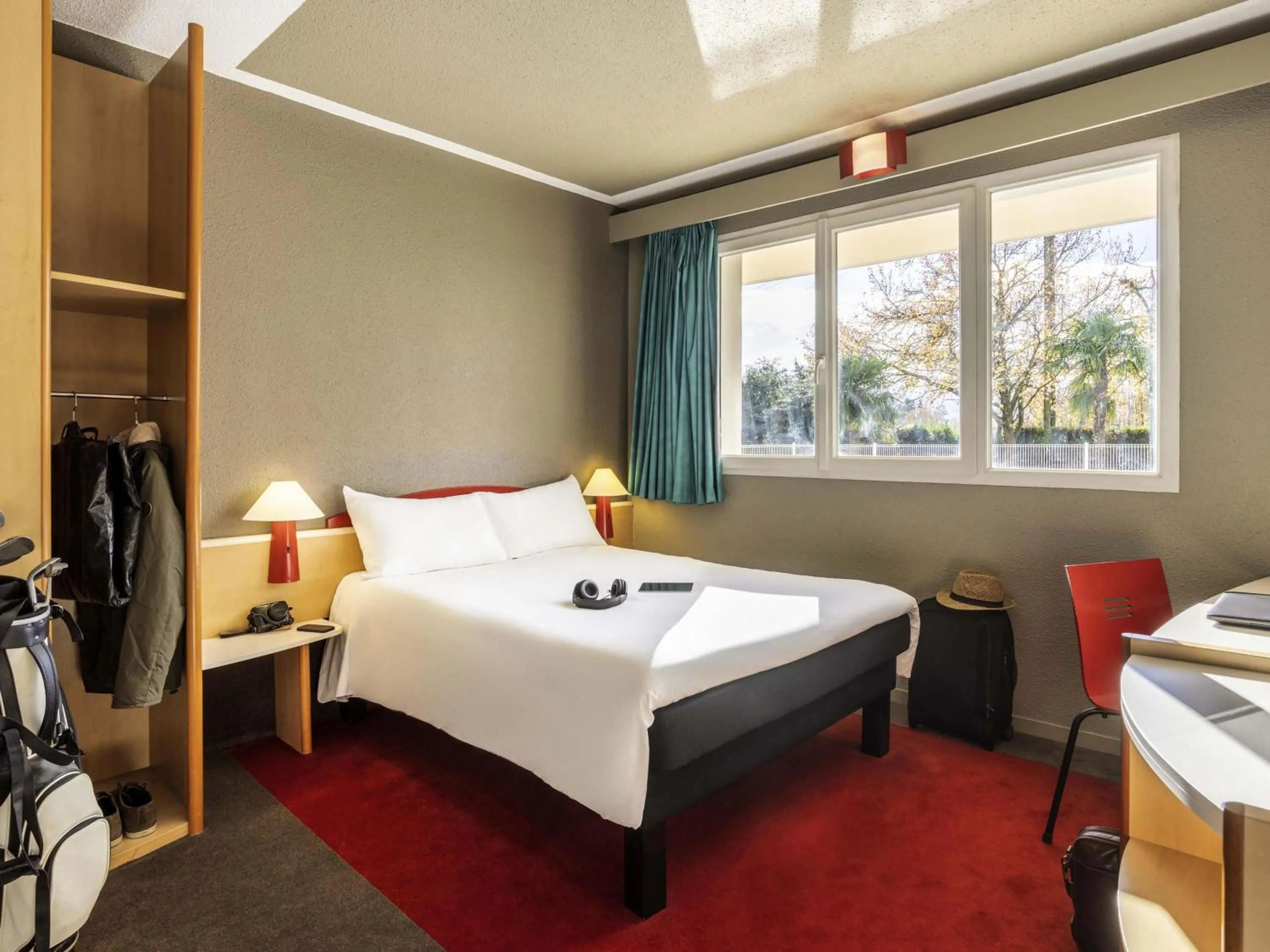 Bedroom, Bed in ibis Tarbes Odos