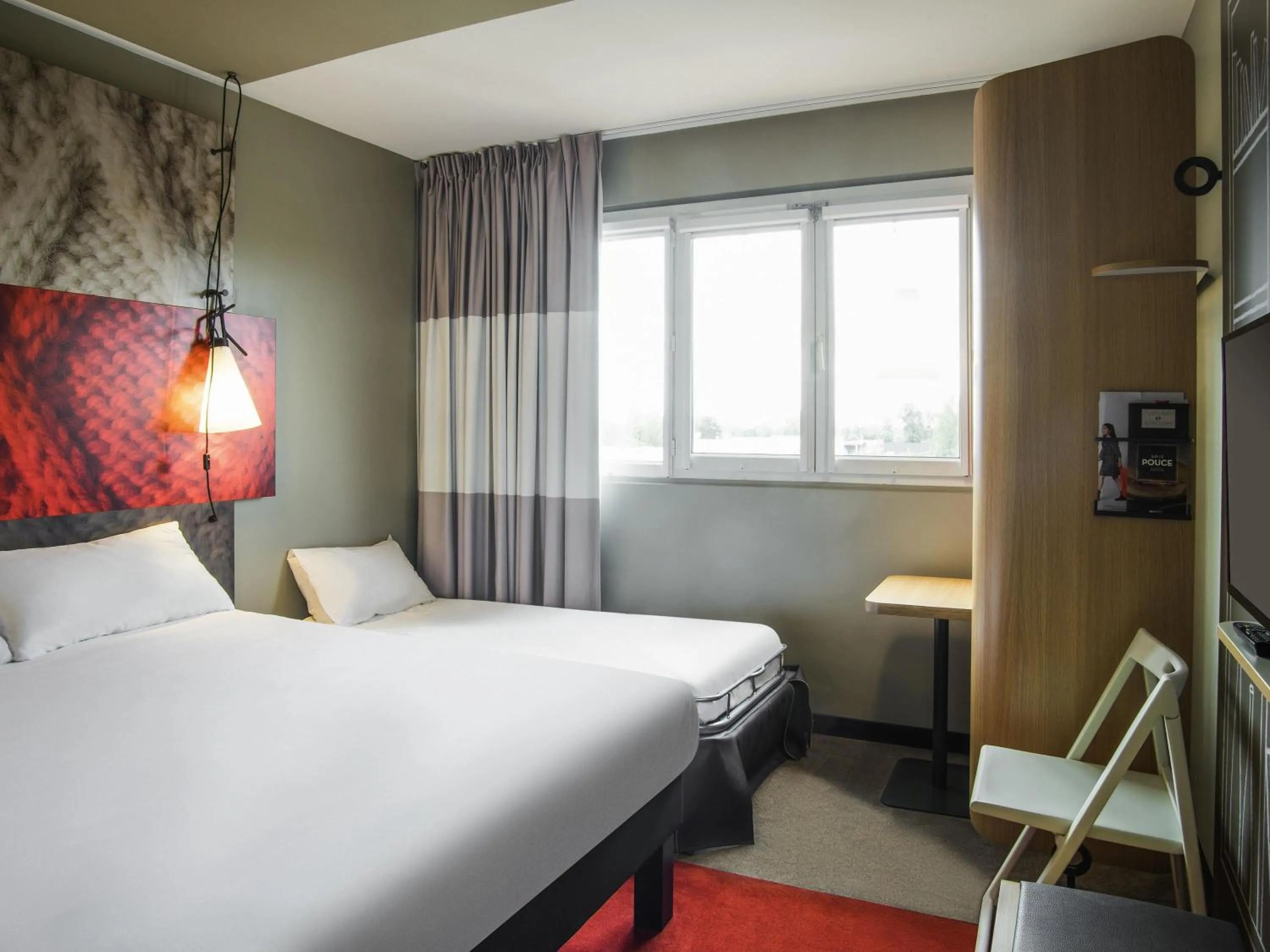 Bedroom, Bed in ibis Tarbes Odos